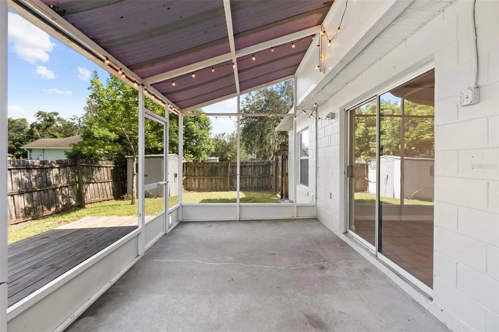 2225 BARBARA DR