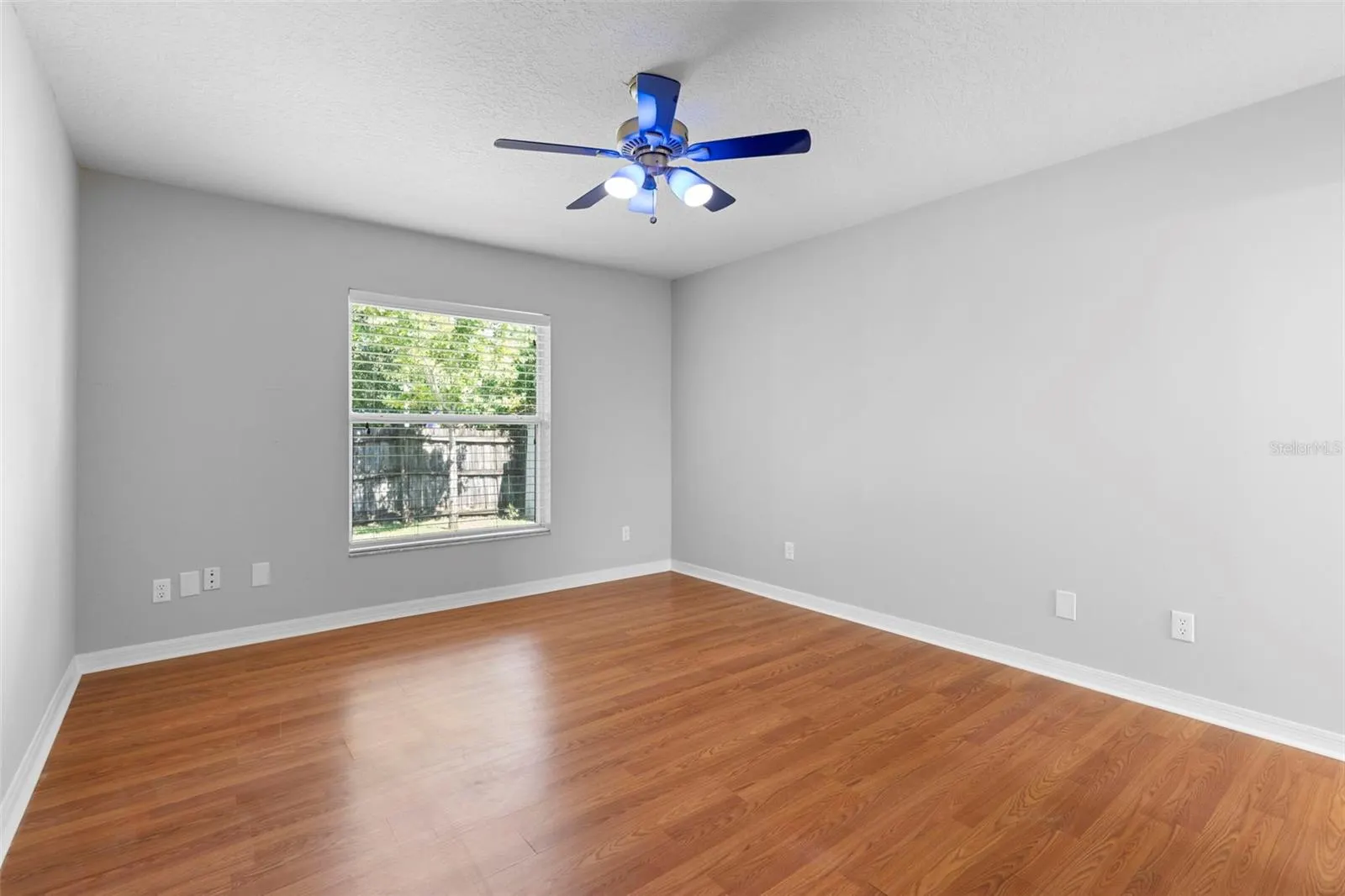 2225 BARBARA DR