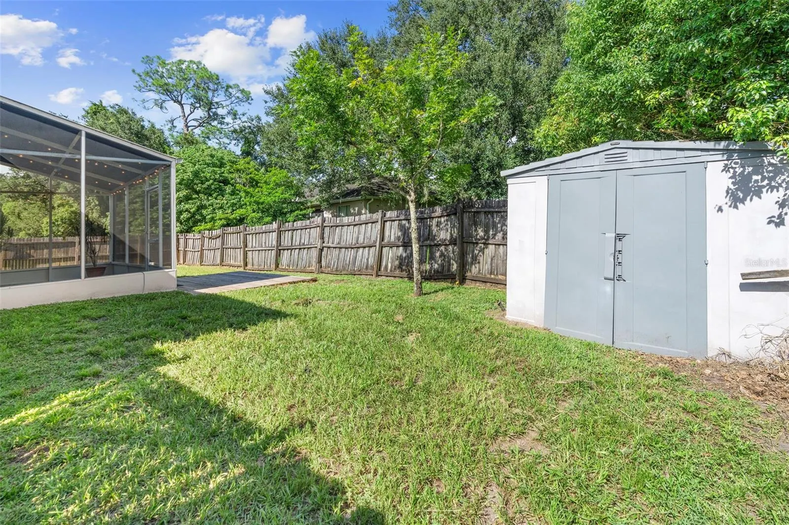 2225 BARBARA DR