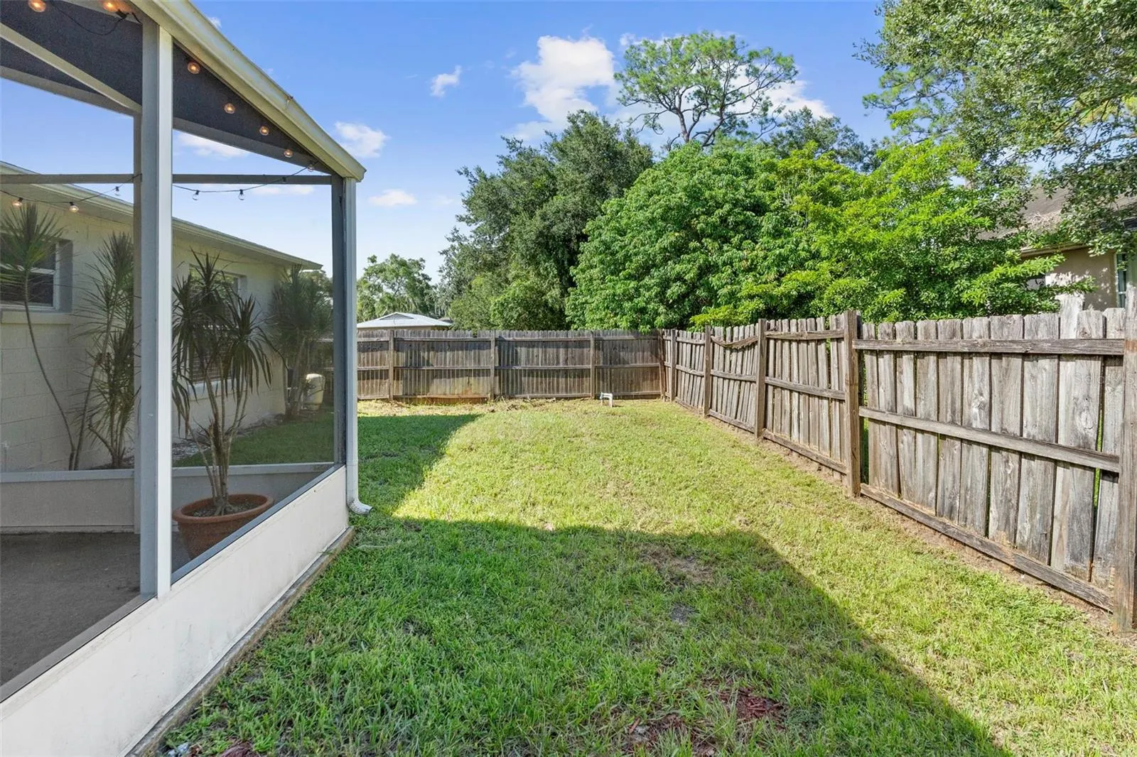 2225 BARBARA DR