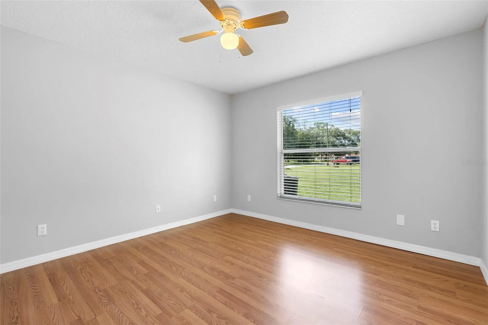 2225 BARBARA DR