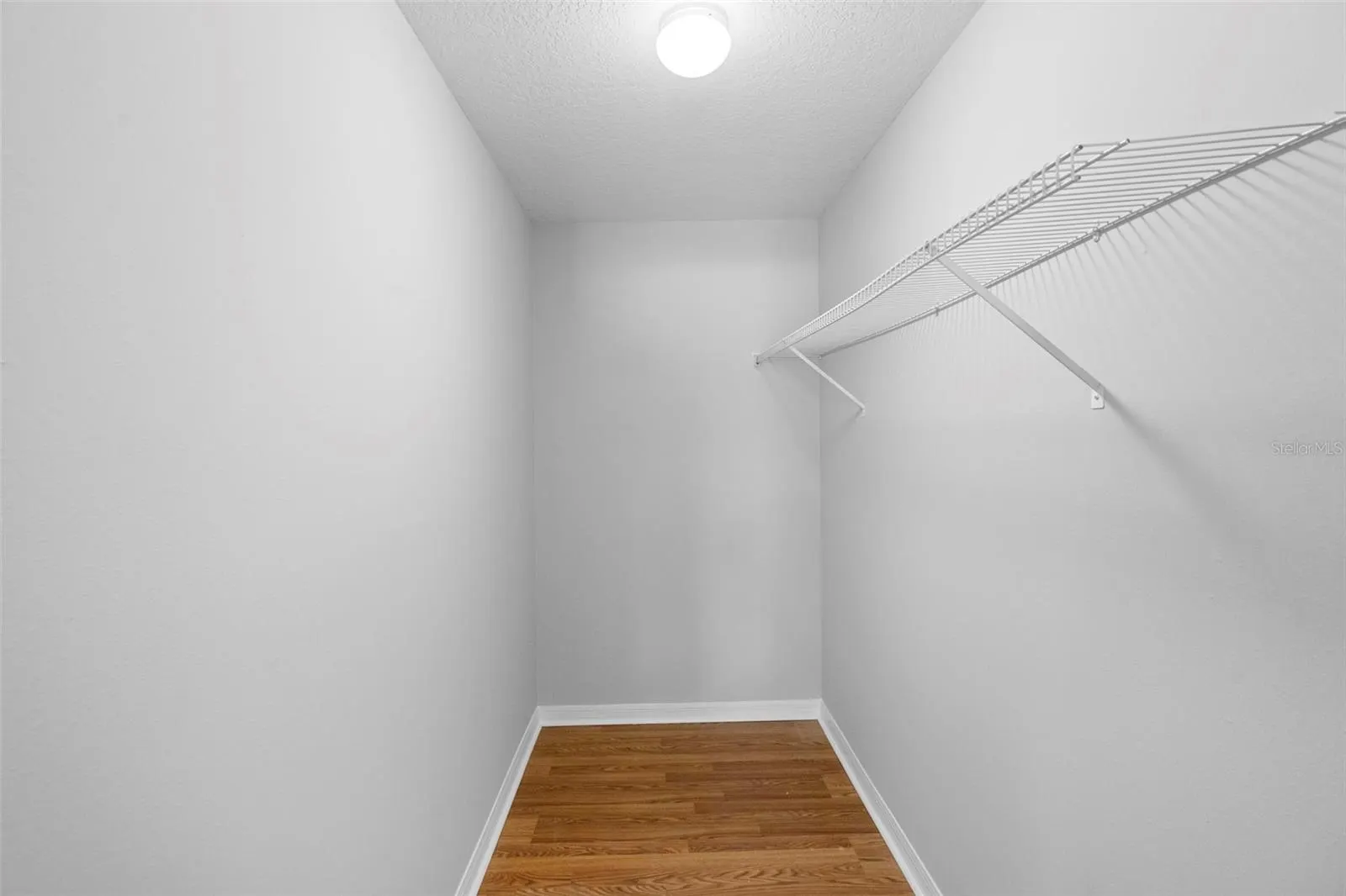 2225 BARBARA DR
