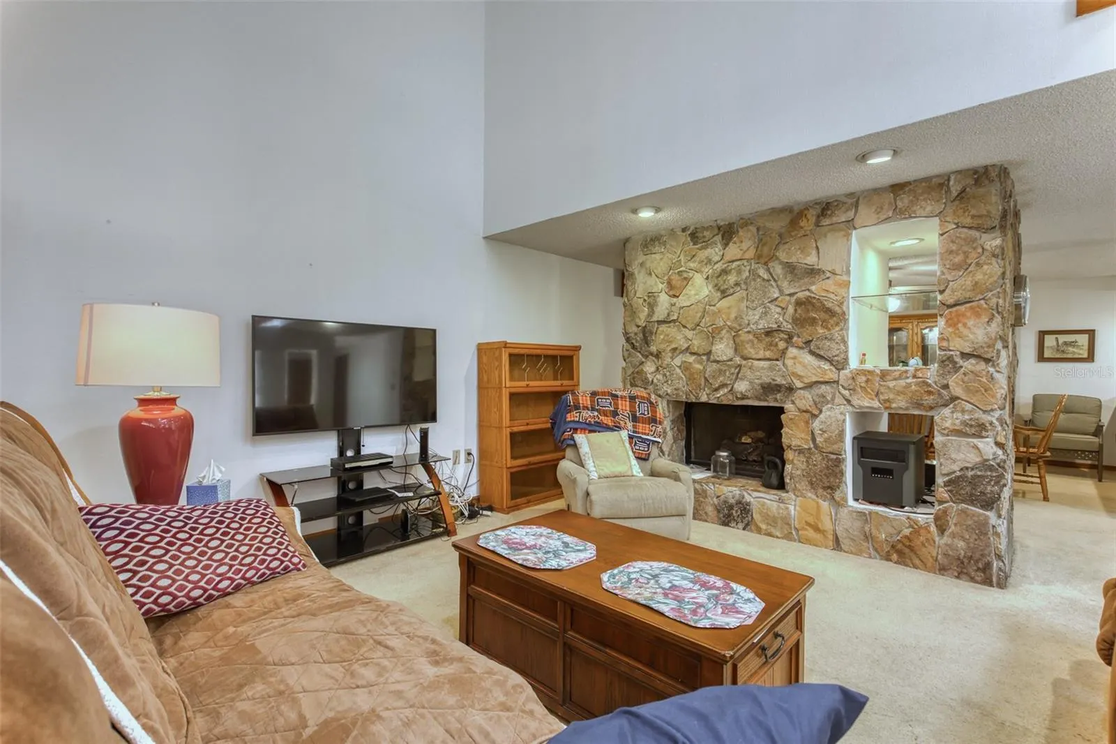 11 CASARENA CT