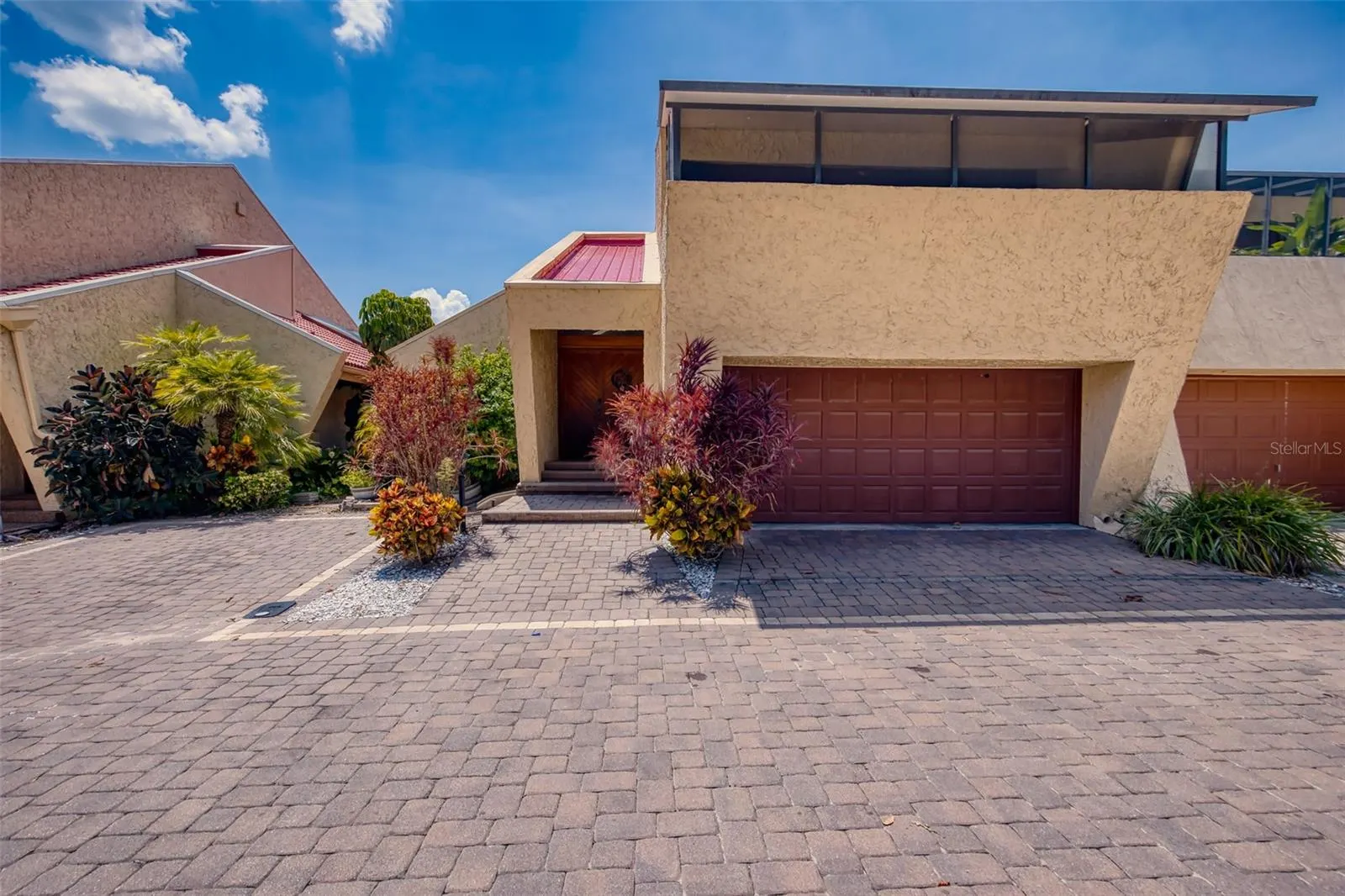 11 CASARENA CT