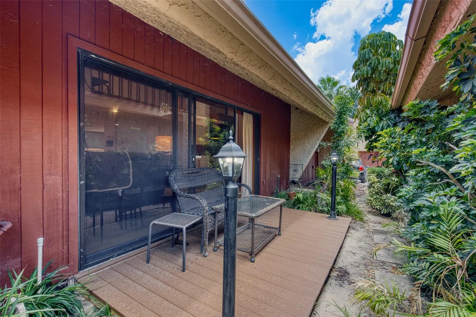 11 CASARENA CT