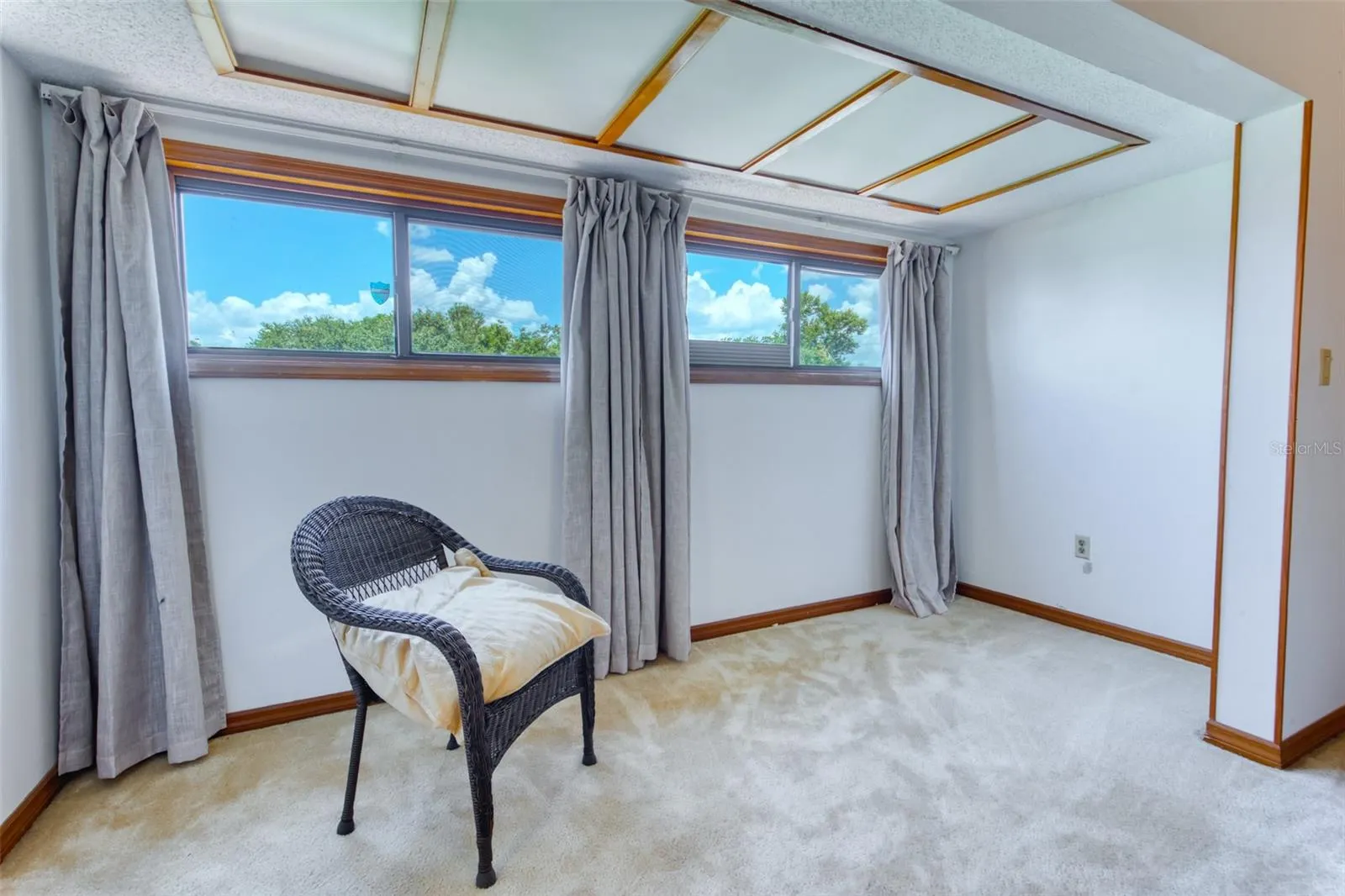 11 CASARENA CT