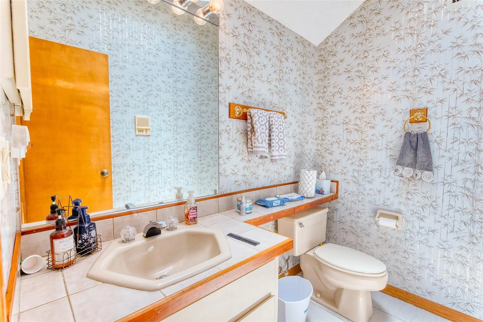 11 CASARENA CT