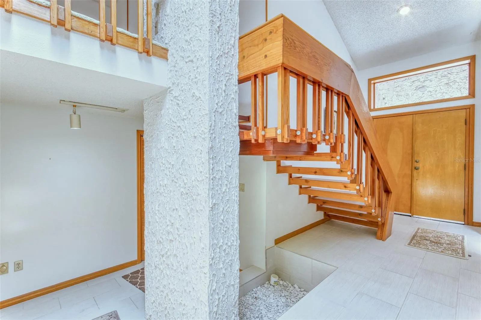 11 CASARENA CT