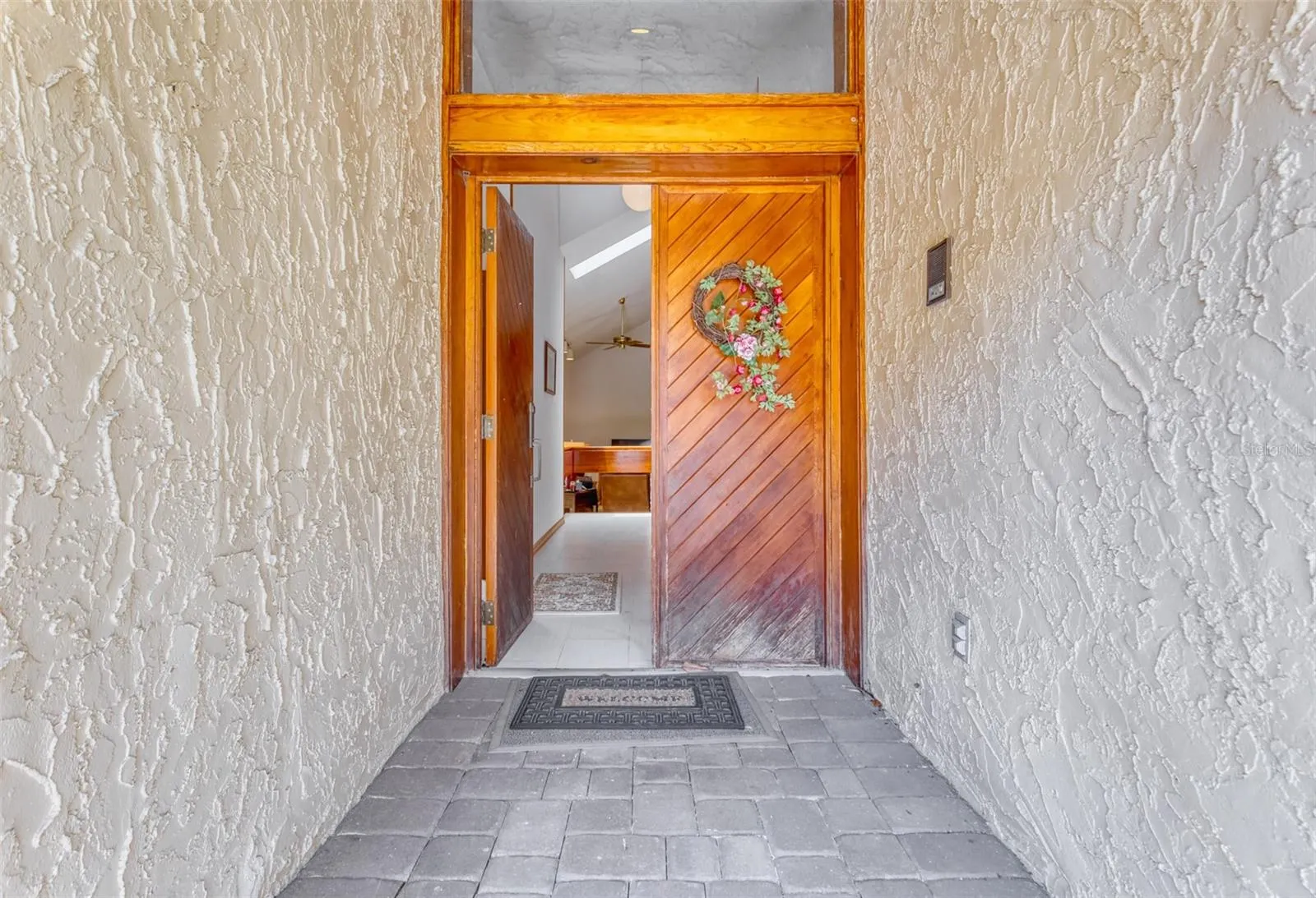 11 CASARENA CT