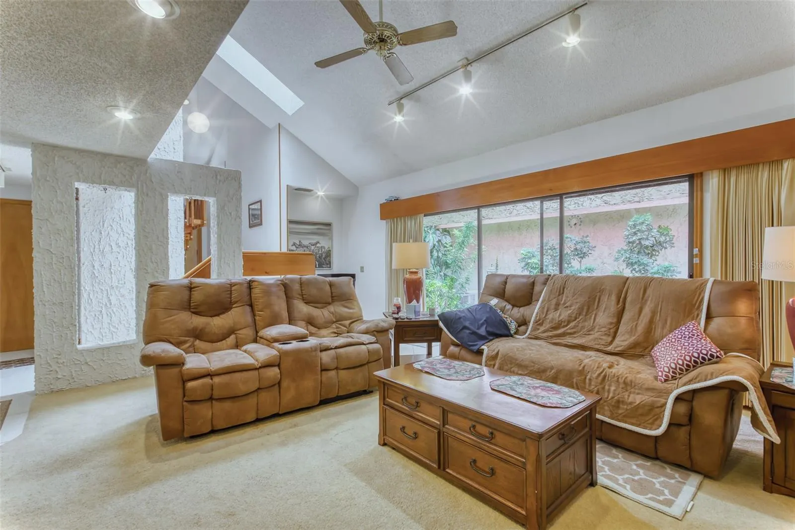 11 CASARENA CT