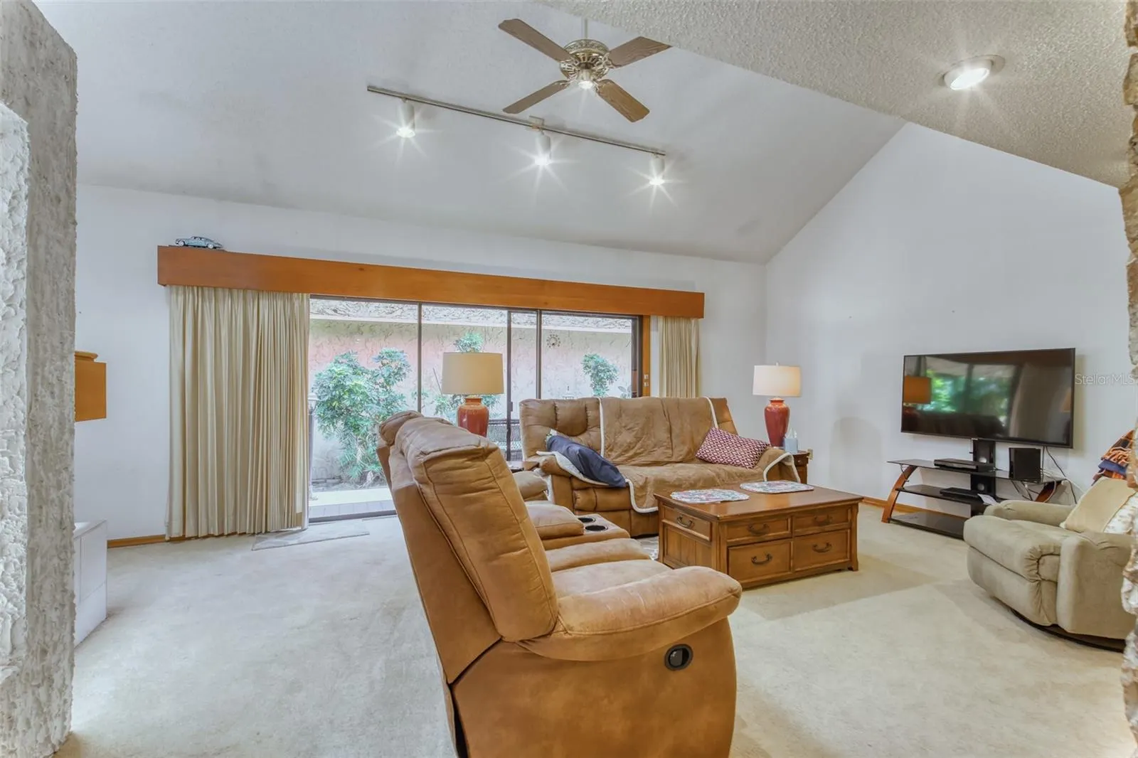 11 CASARENA CT