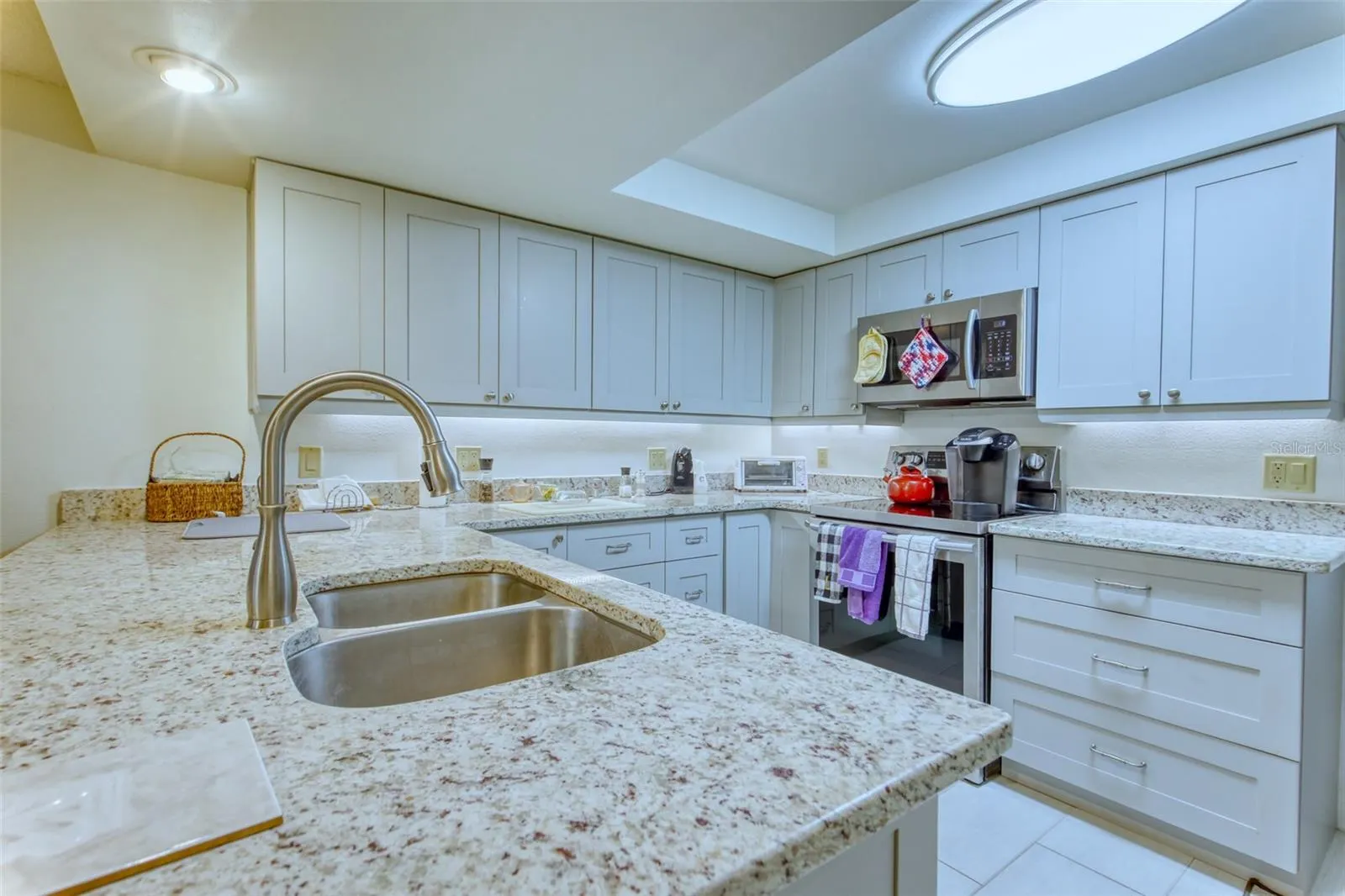11 CASARENA CT