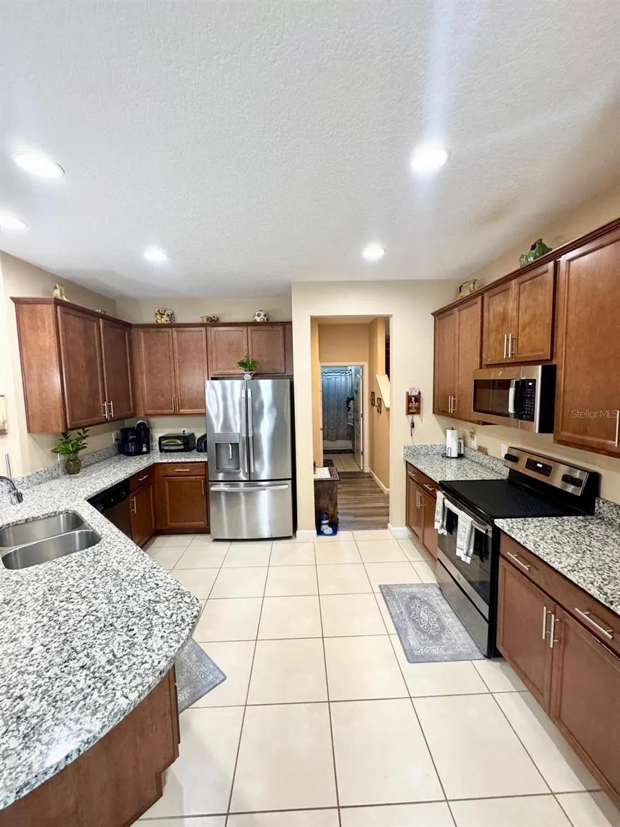 3251 STRATTON CIR