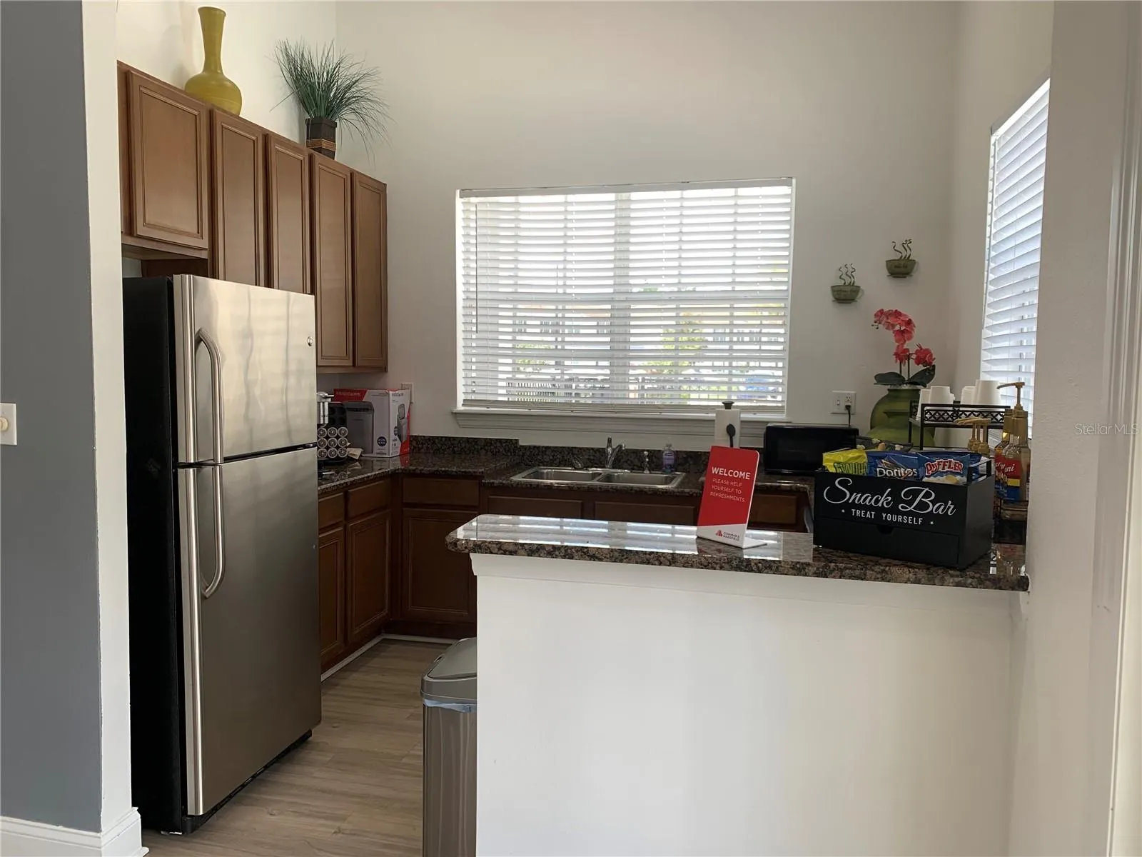 4804 EVERGLADES CIR