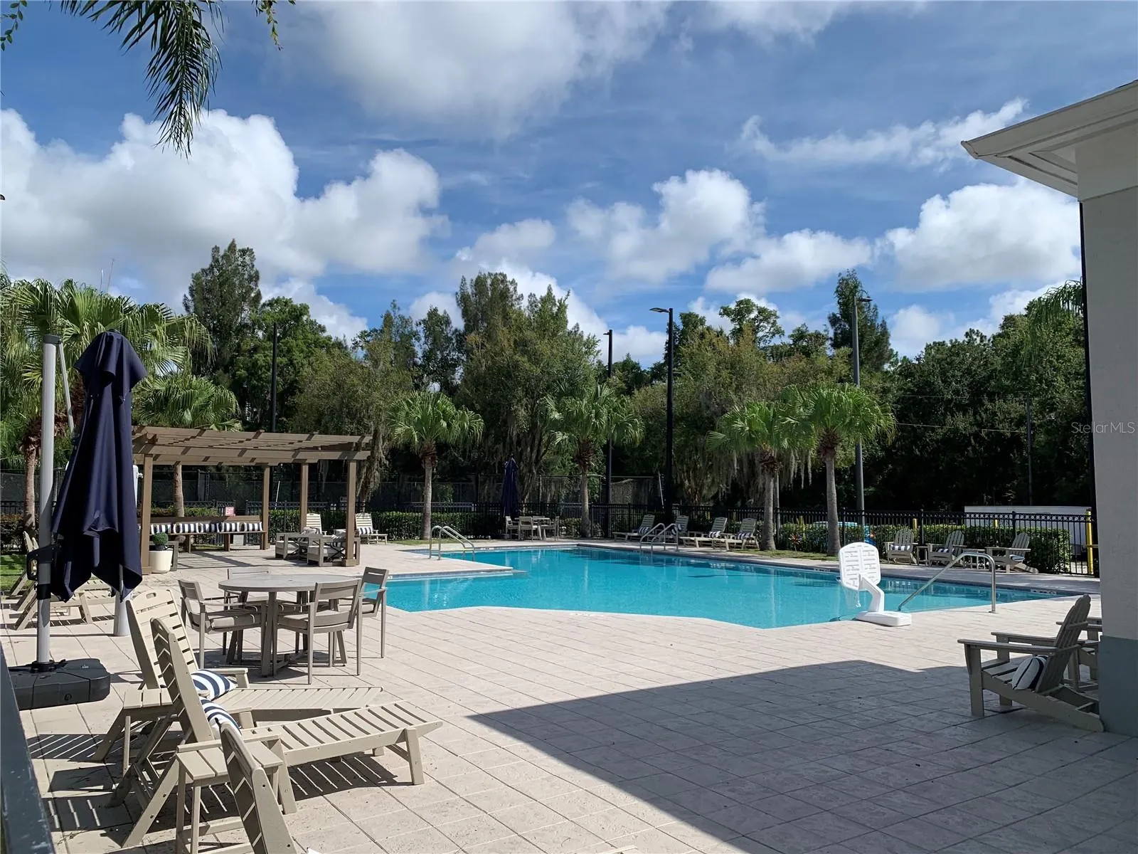 4804 EVERGLADES CIR