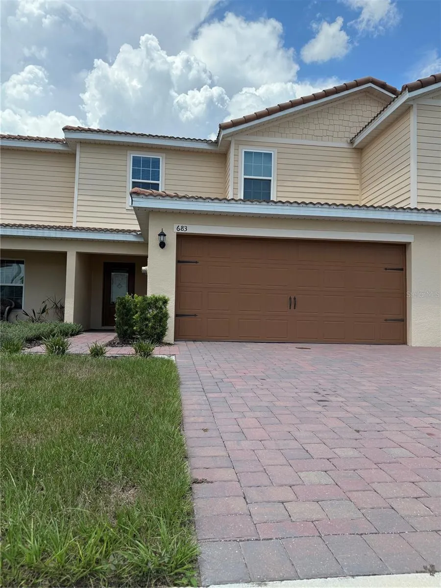 683 BAY LEAF DR