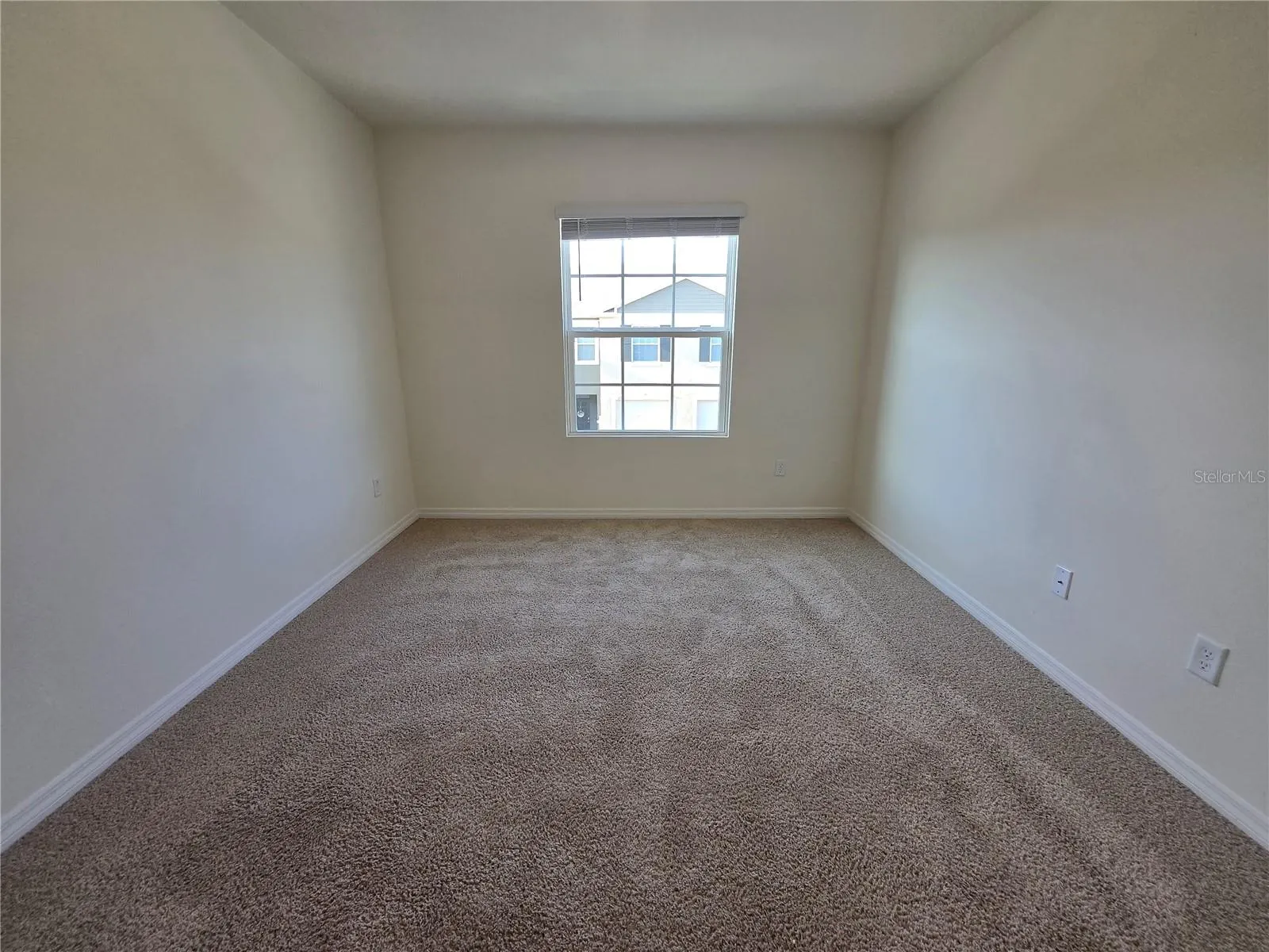 1261 YELLOW FINCH DR