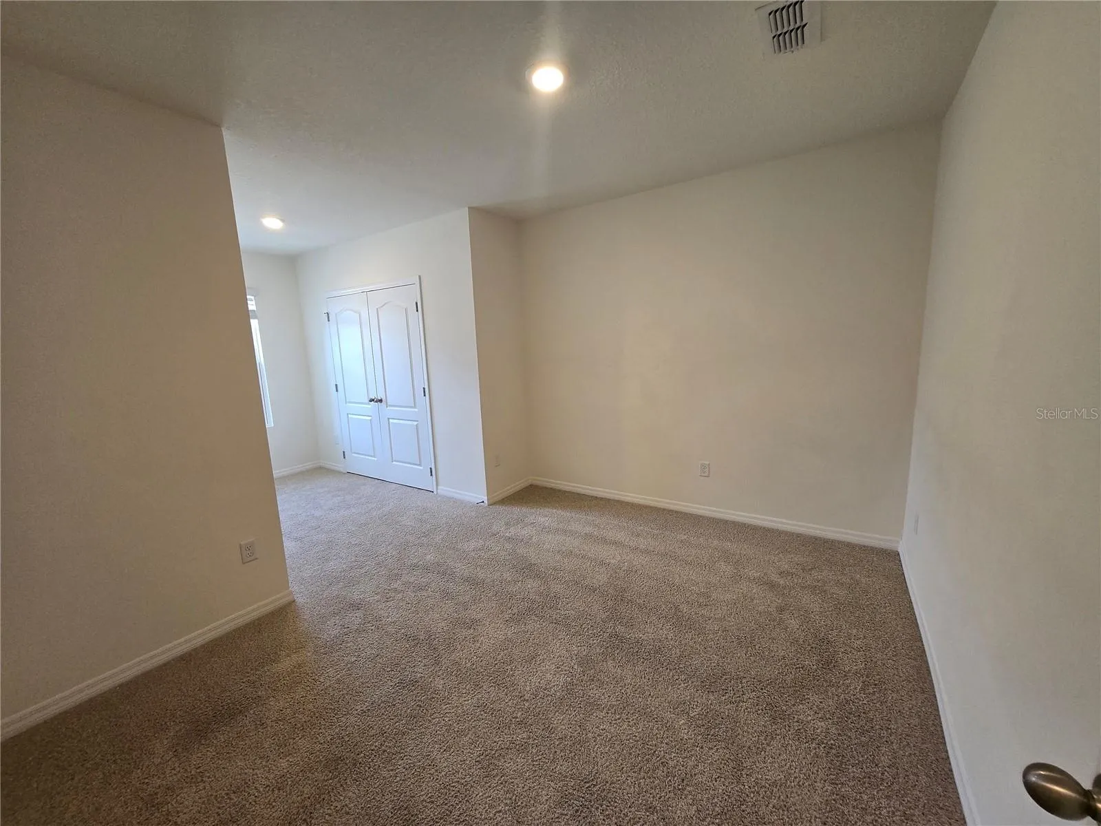 1261 YELLOW FINCH DR