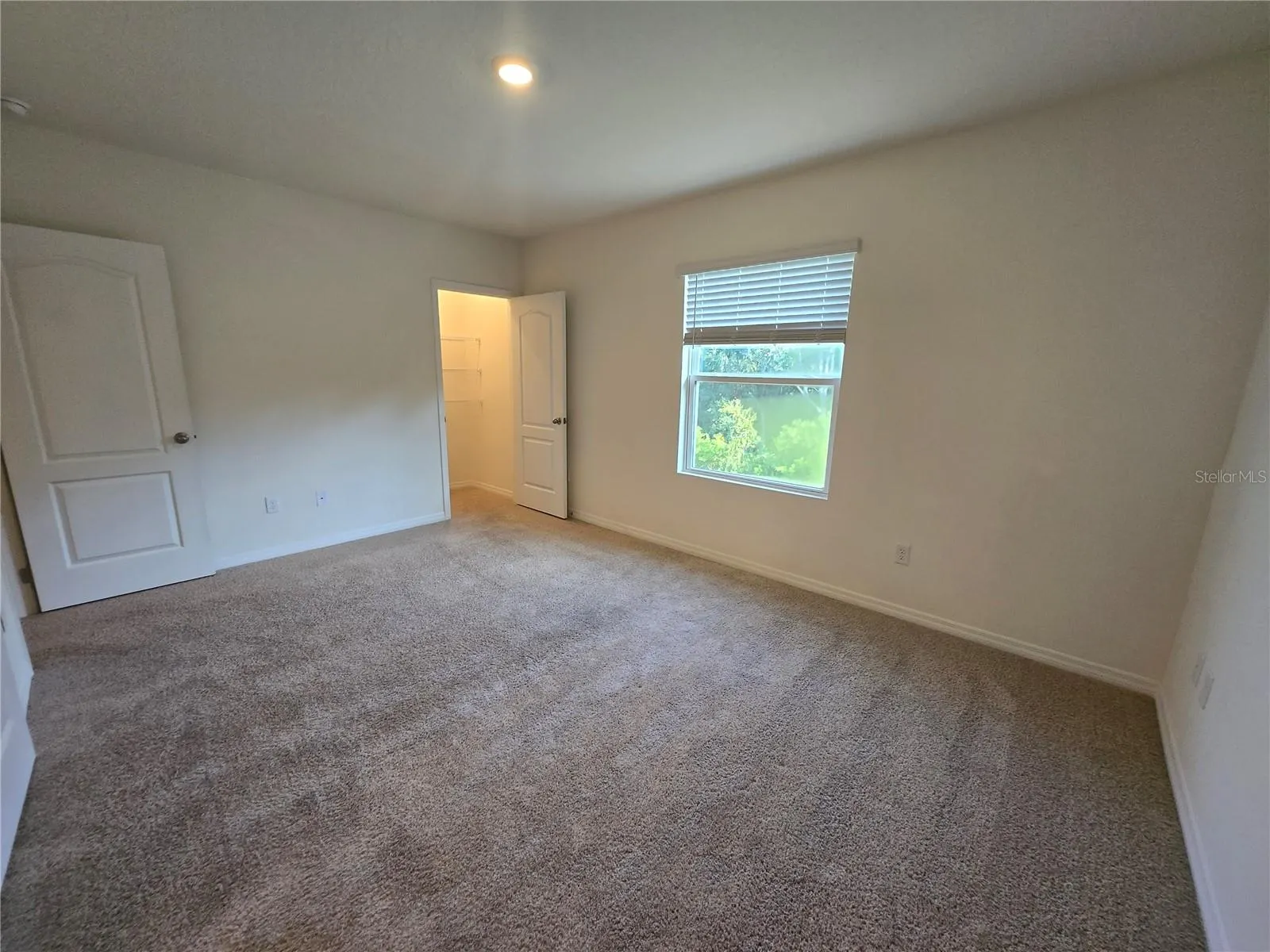 1261 YELLOW FINCH DR