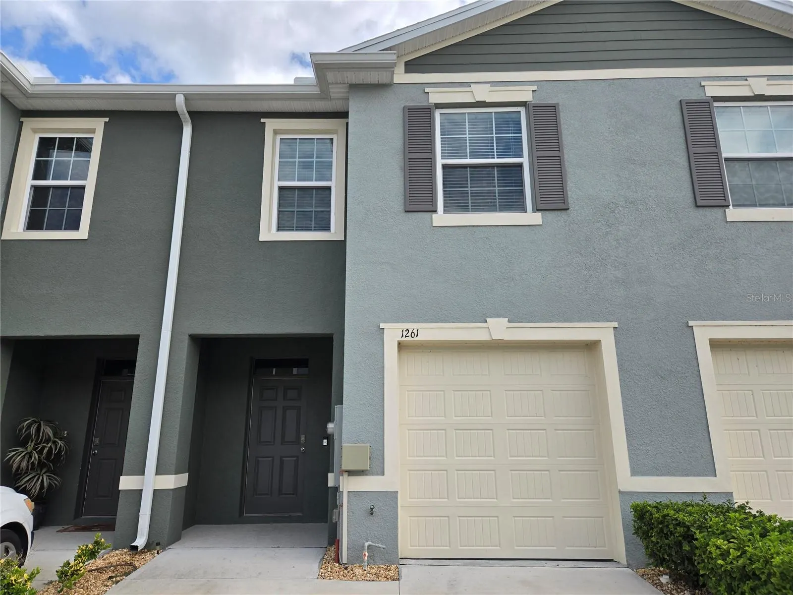1261 YELLOW FINCH DR