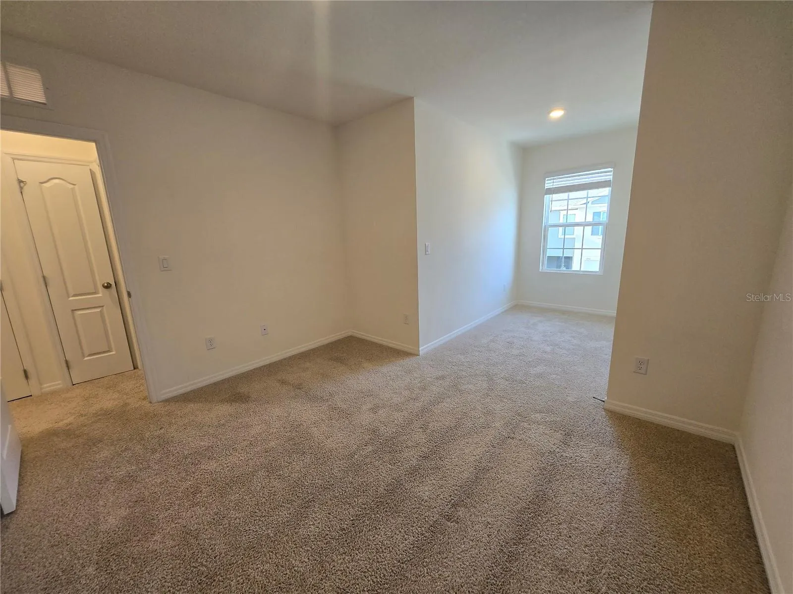 1261 YELLOW FINCH DR