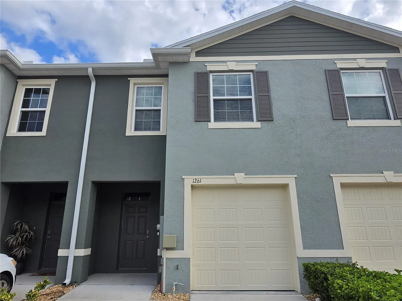 1261 YELLOW FINCH DR