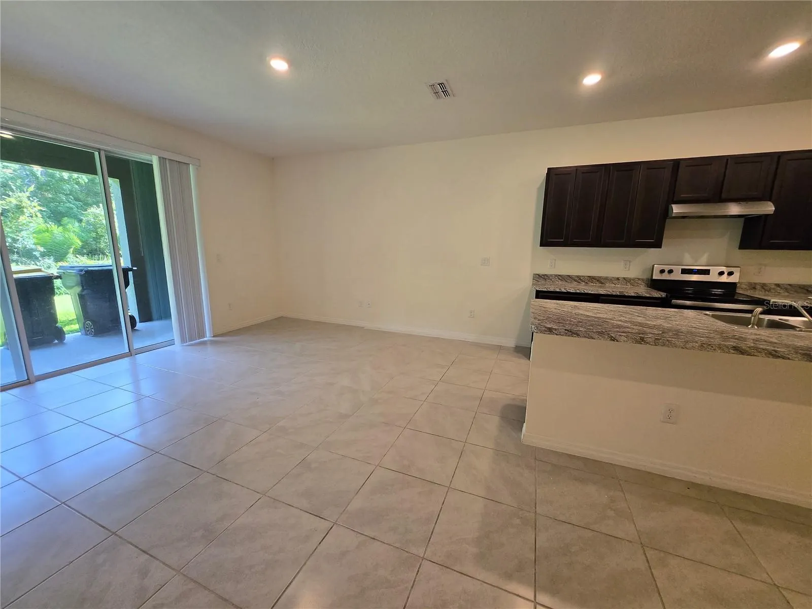1261 YELLOW FINCH DR