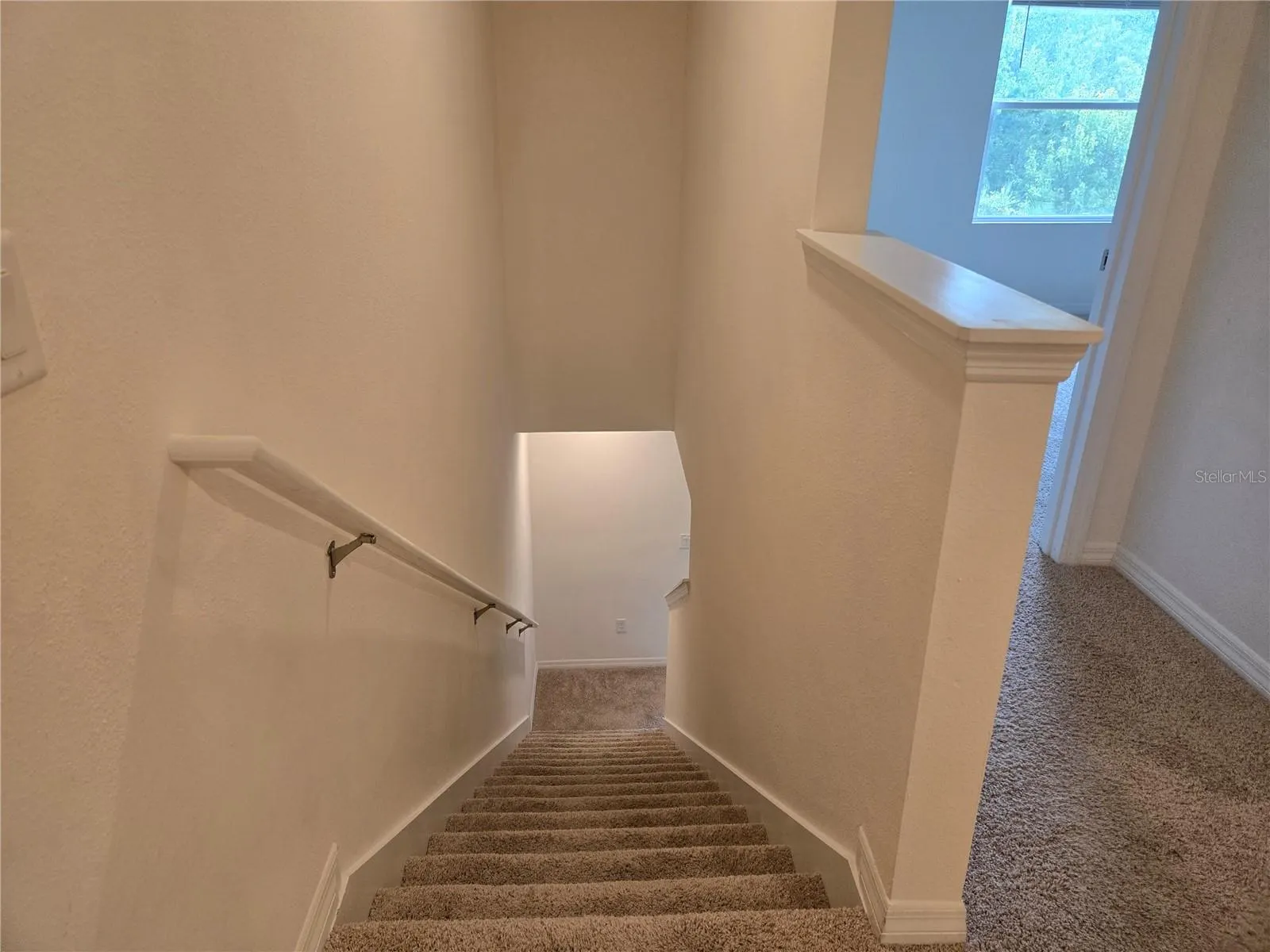 1261 YELLOW FINCH DR