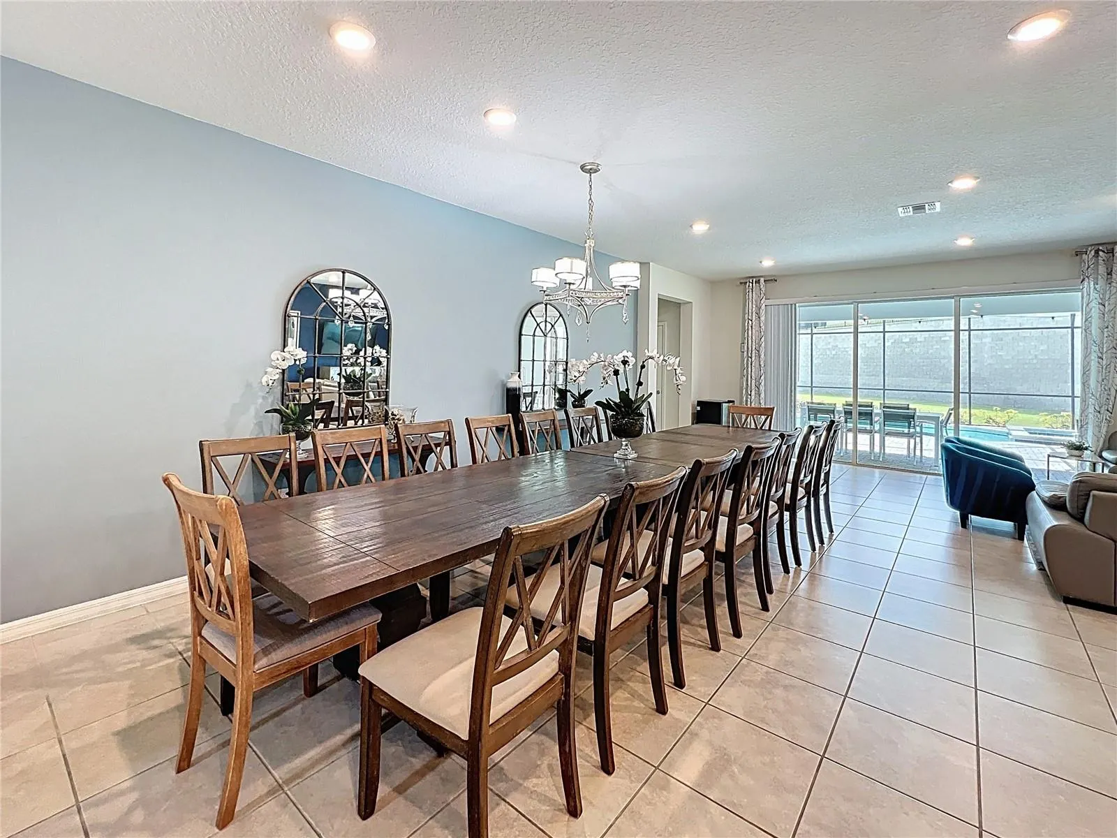 2290 LELANI CIR