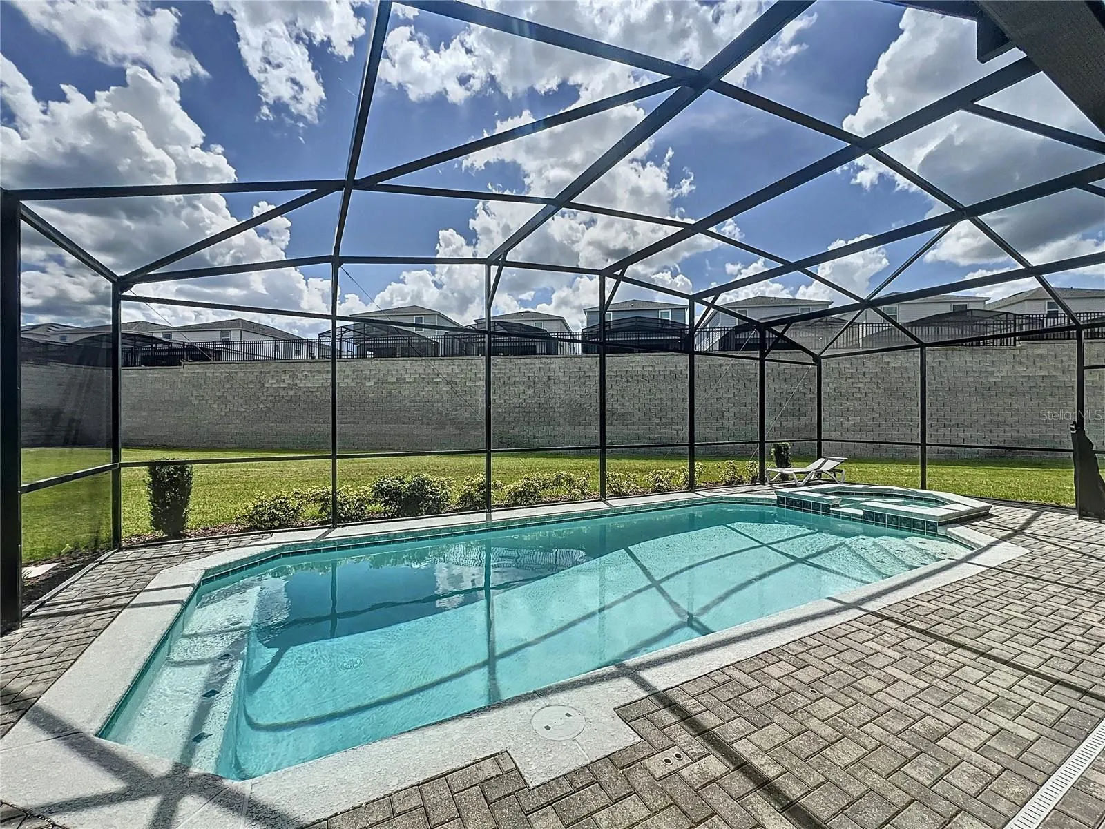 2290 LELANI CIR