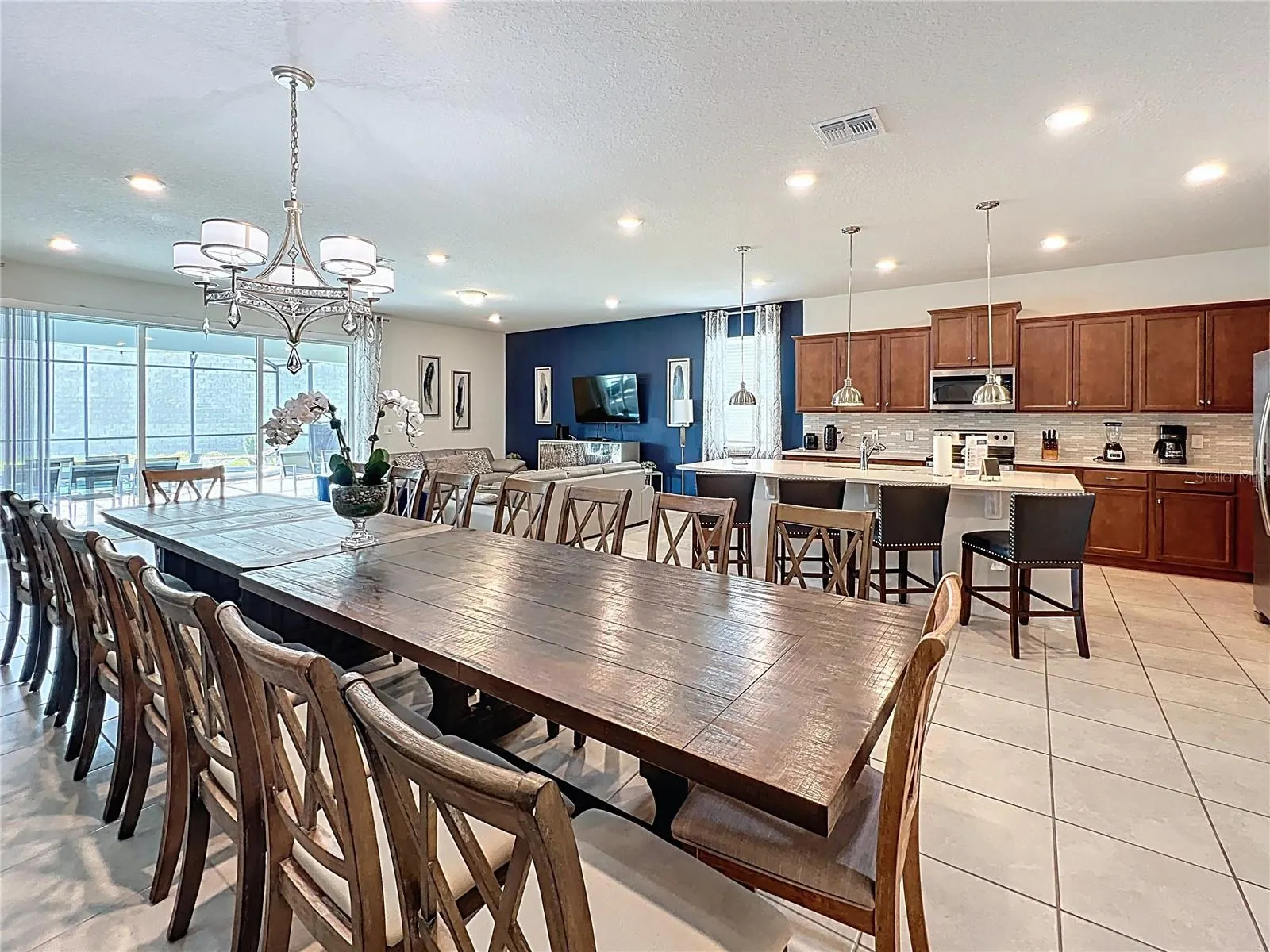 2290 LELANI CIR