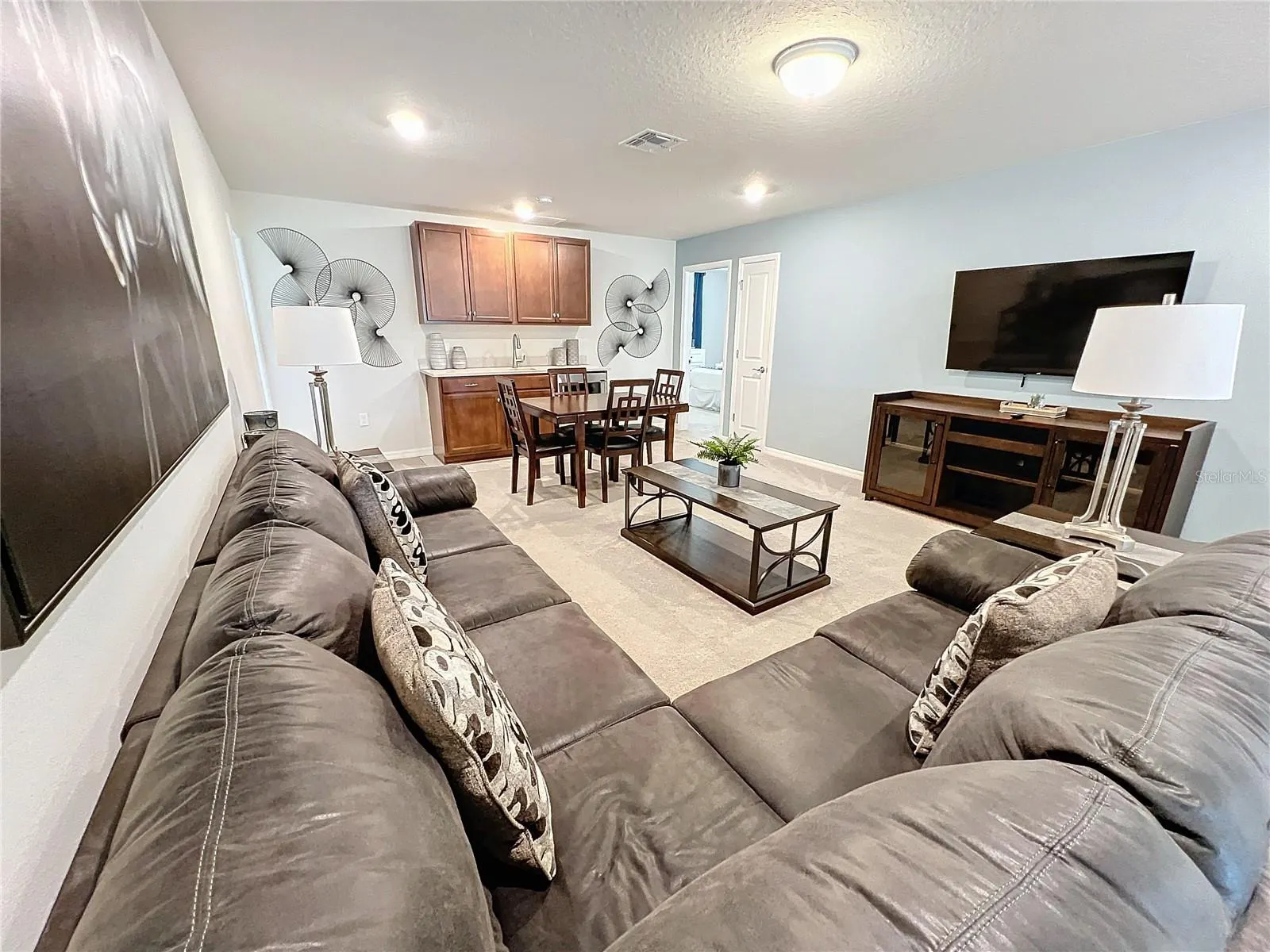 2290 LELANI CIR