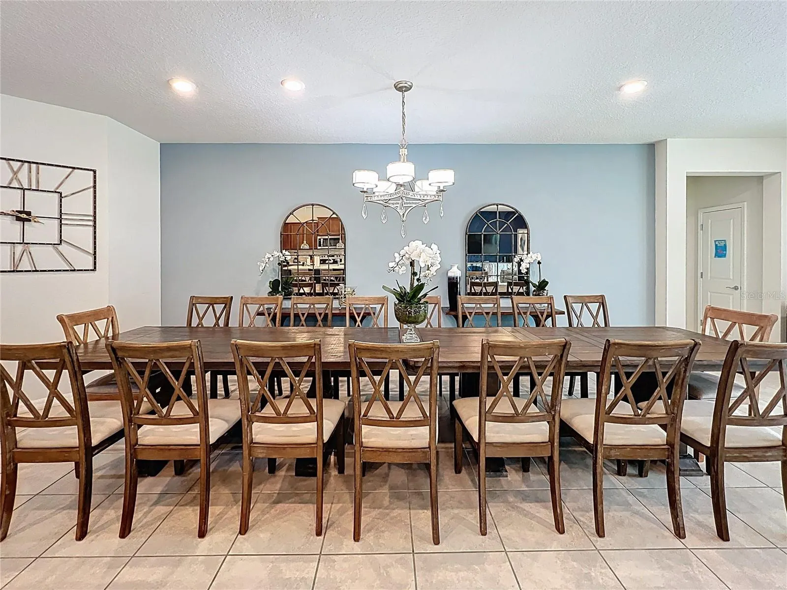 2290 LELANI CIR