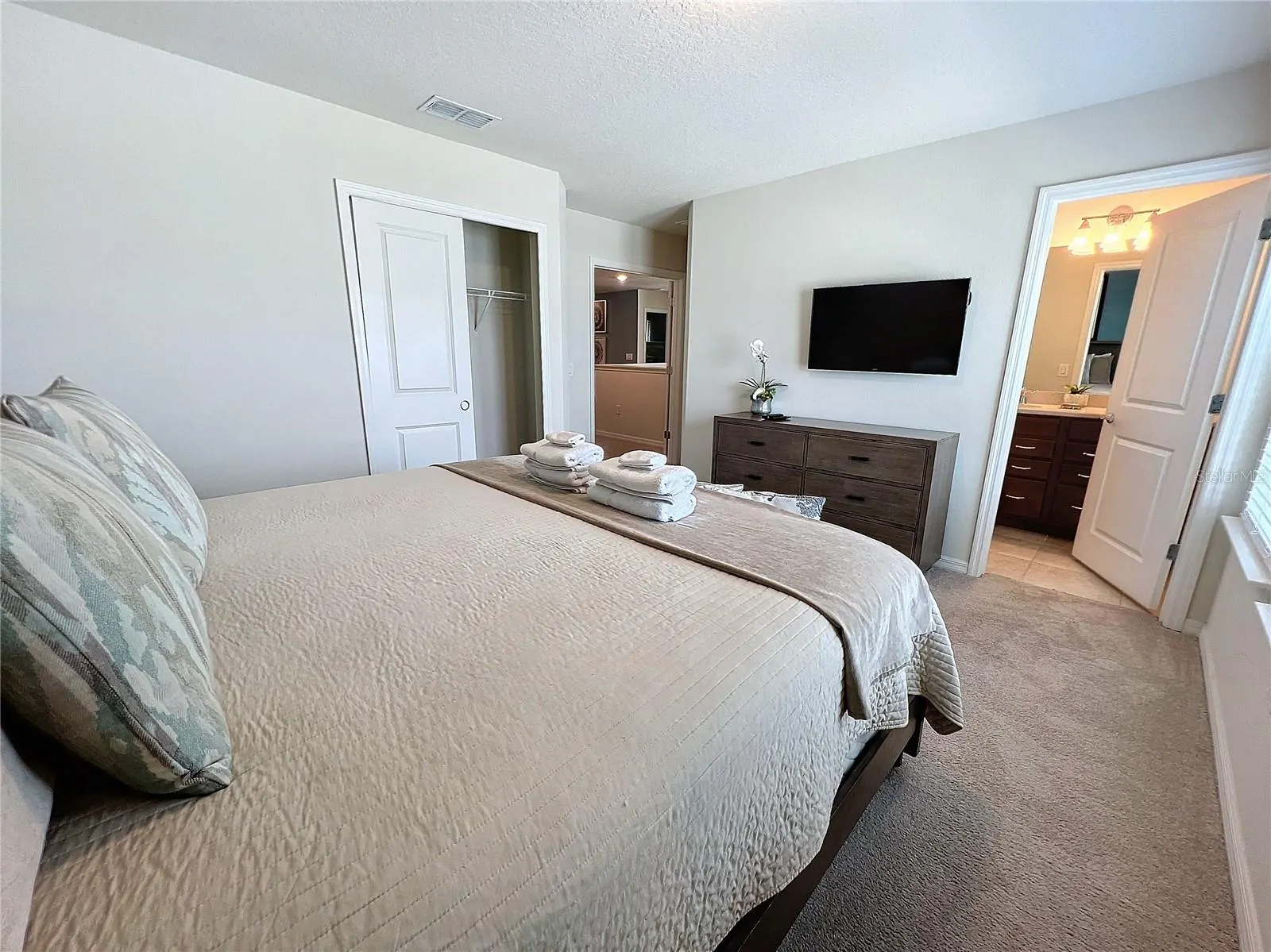 2290 LELANI CIR