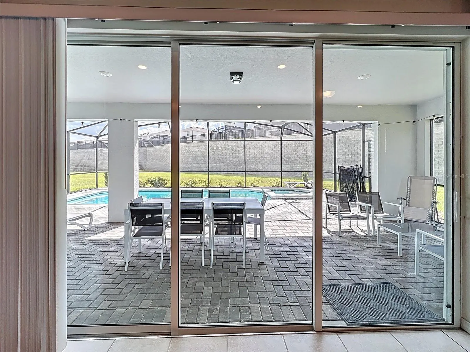 2290 LELANI CIR