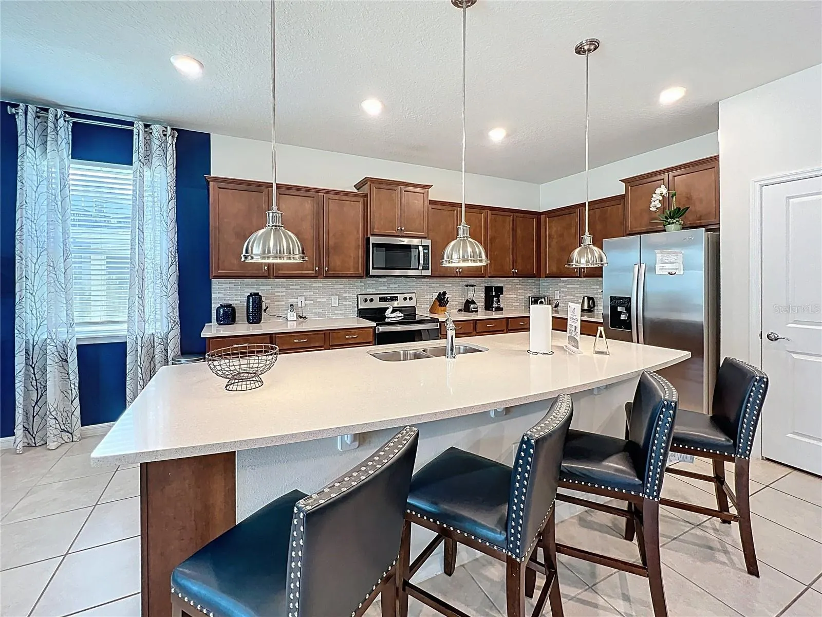 2290 LELANI CIR