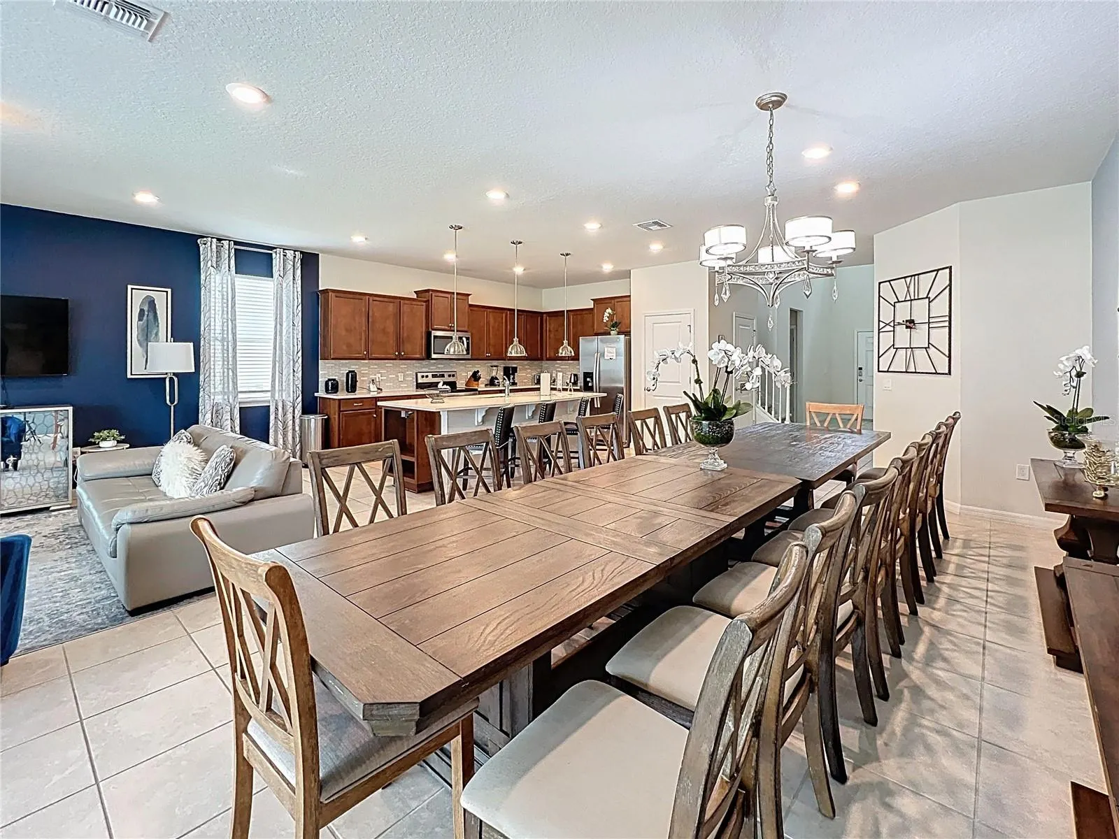 2290 LELANI CIR