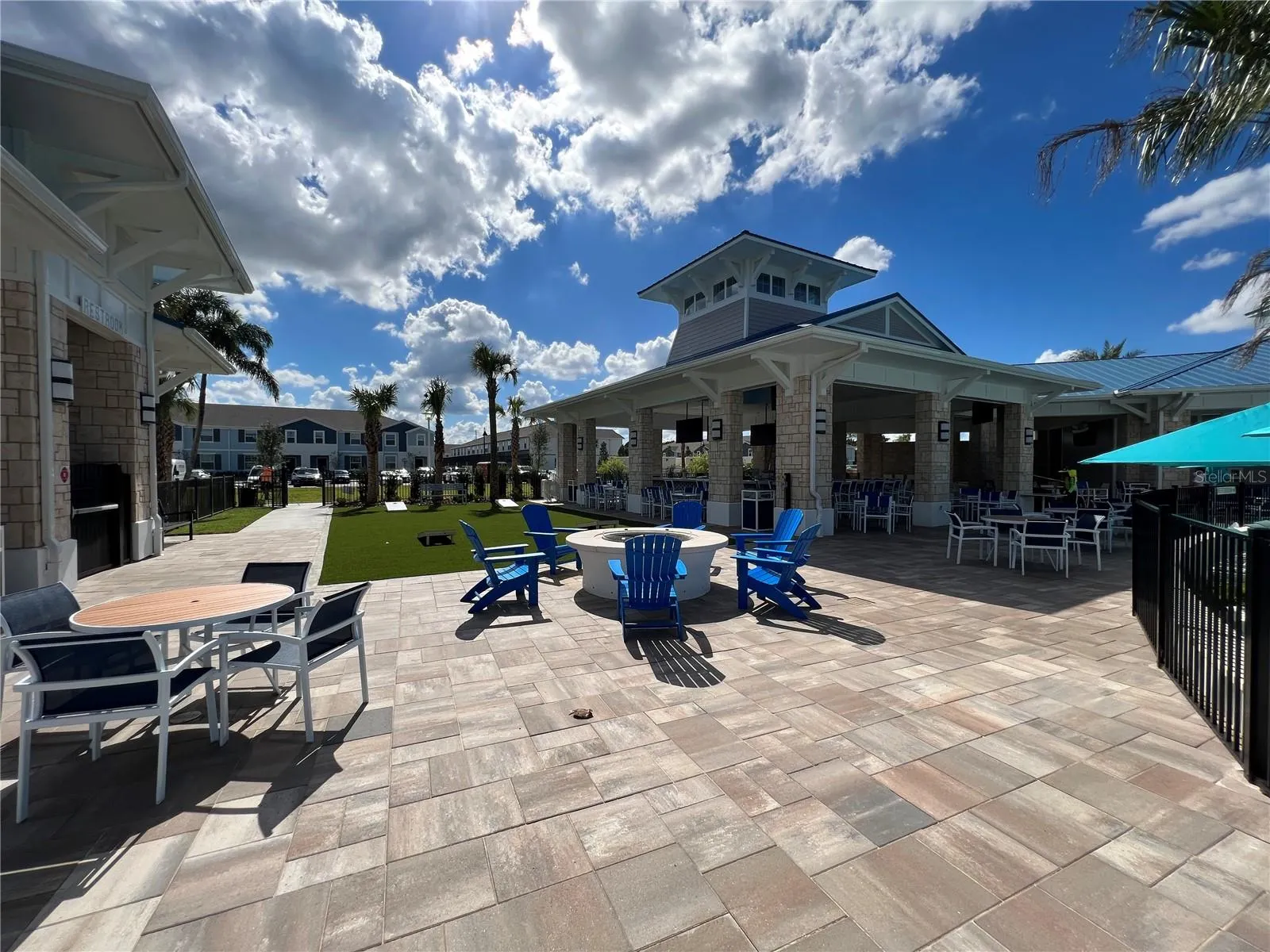2290 LELANI CIR