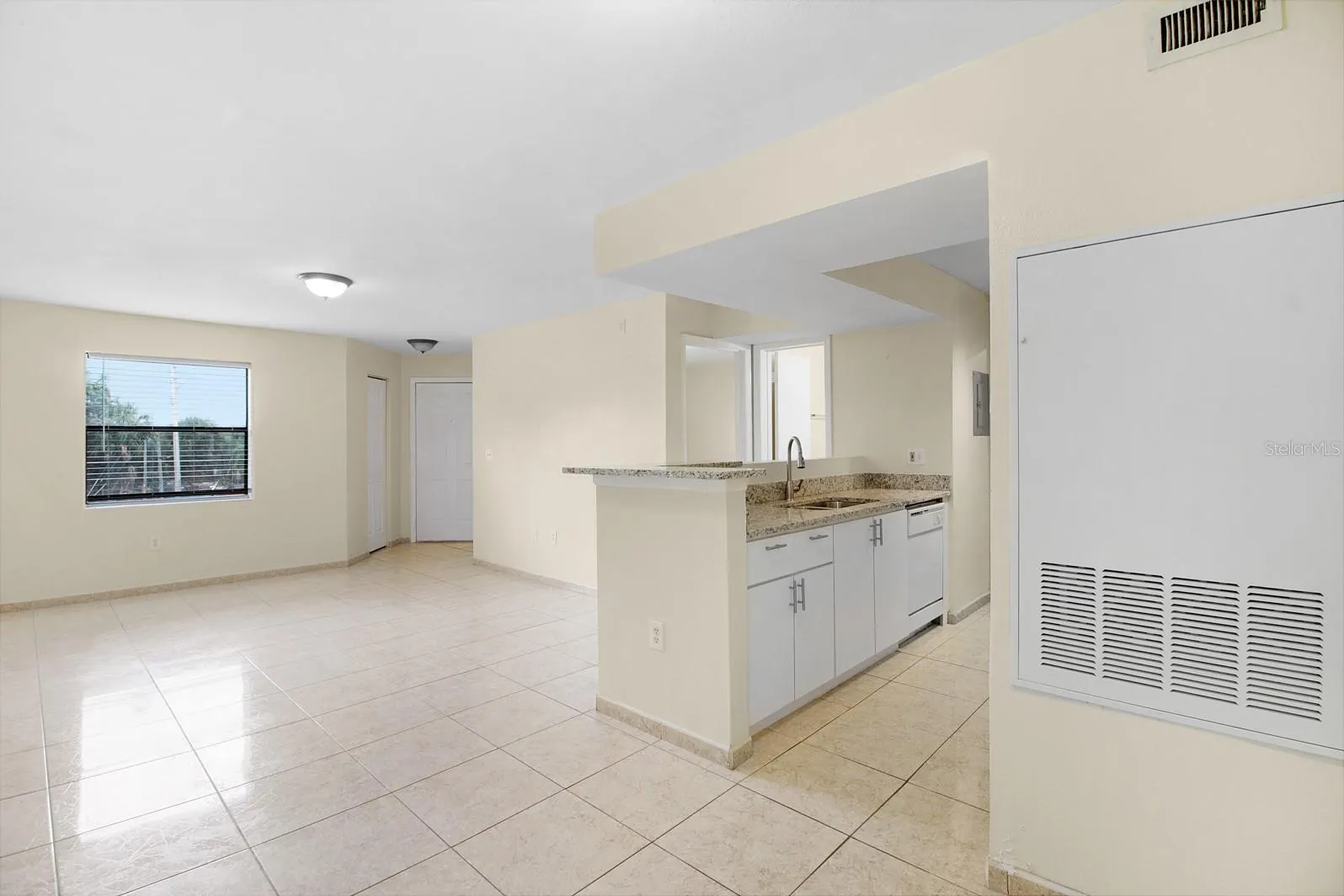 3036 PARKWAY BLVD #203, #203