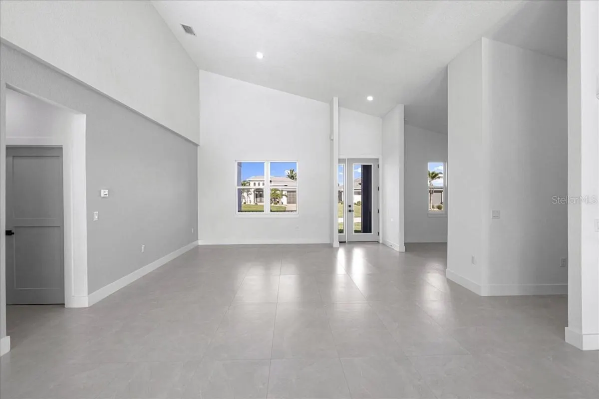 8181 TECUMSEH CIR