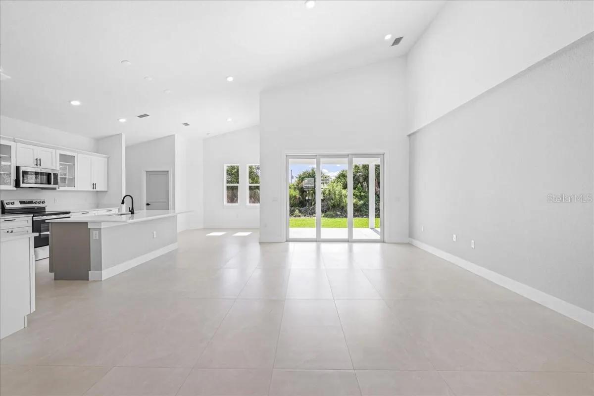 8181 TECUMSEH CIR