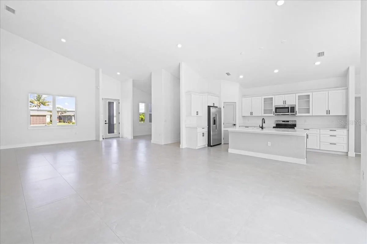 8181 TECUMSEH CIR