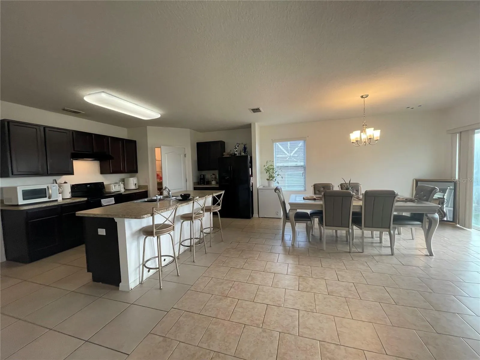 175 BELLA DR