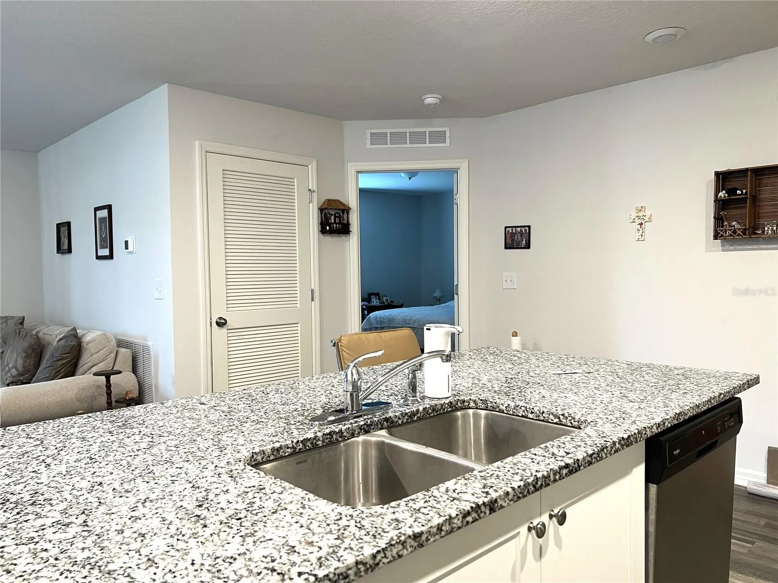 305 CAMELLIA CT
