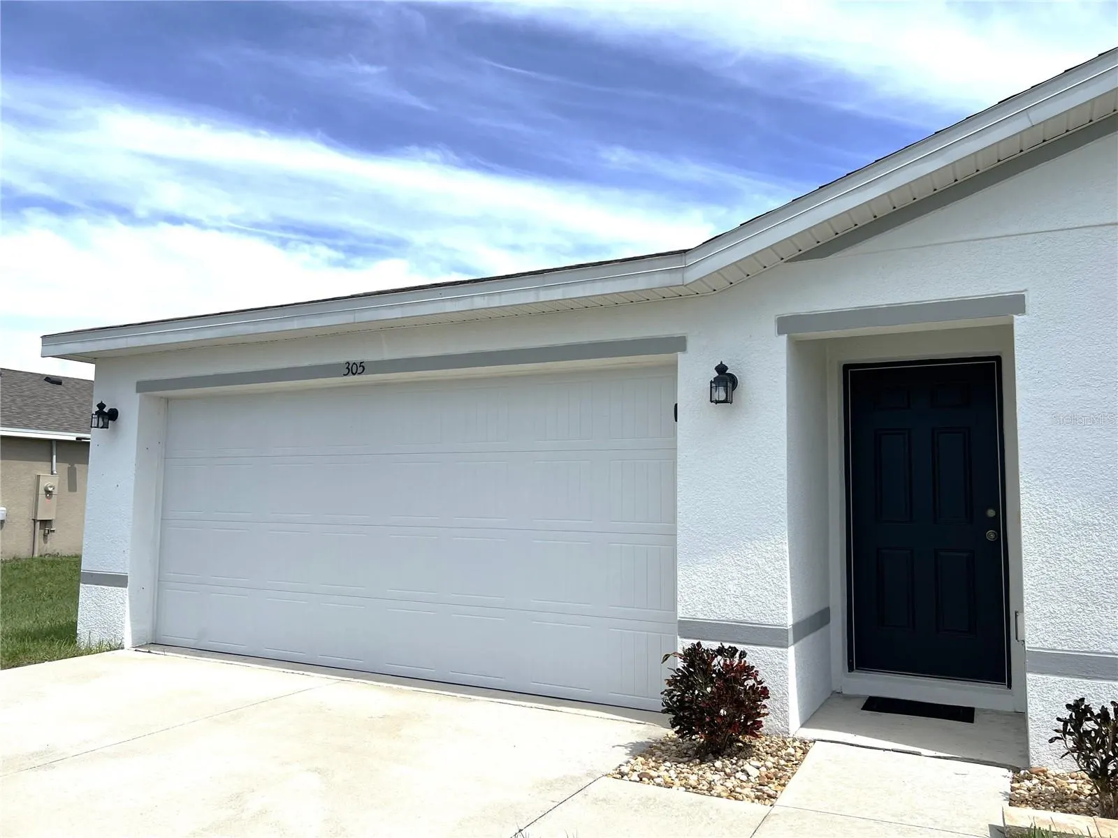 305 CAMELLIA CT