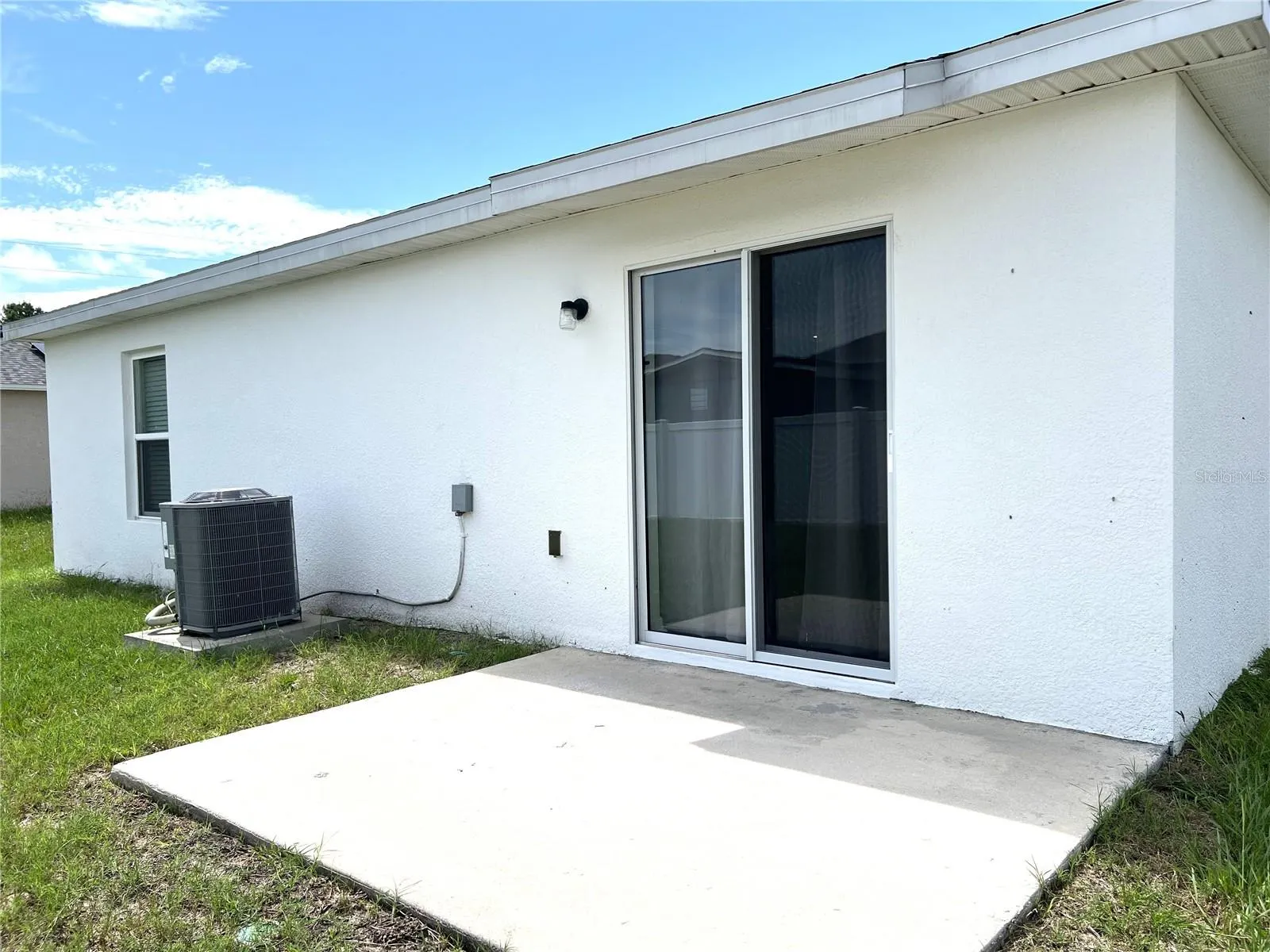 305 CAMELLIA CT