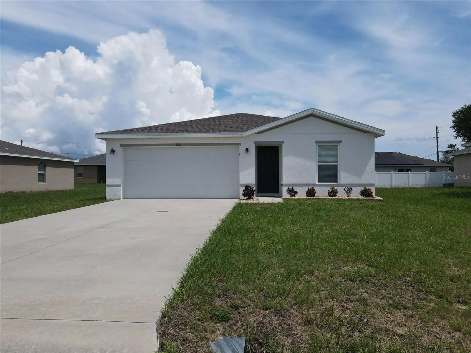 305 CAMELLIA CT