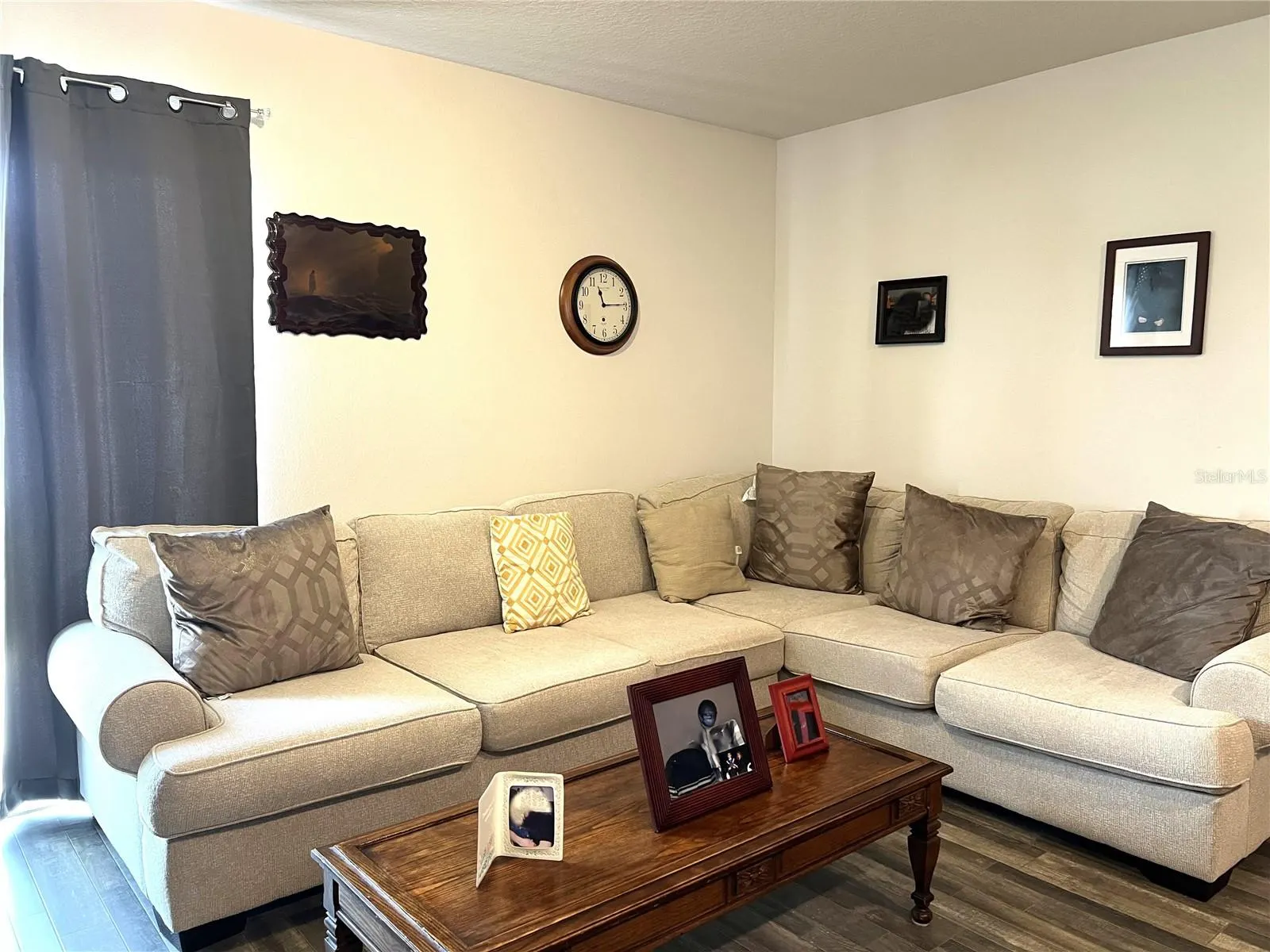 305 CAMELLIA CT
