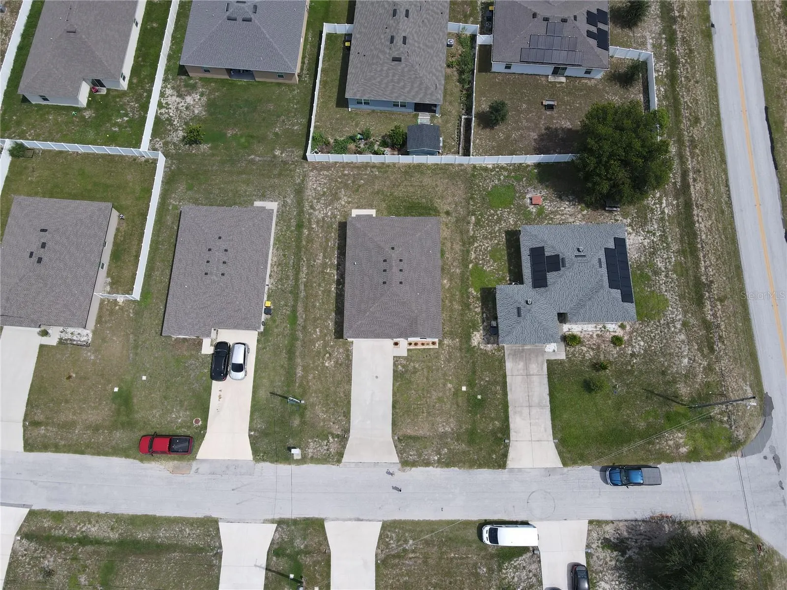 305 CAMELLIA CT