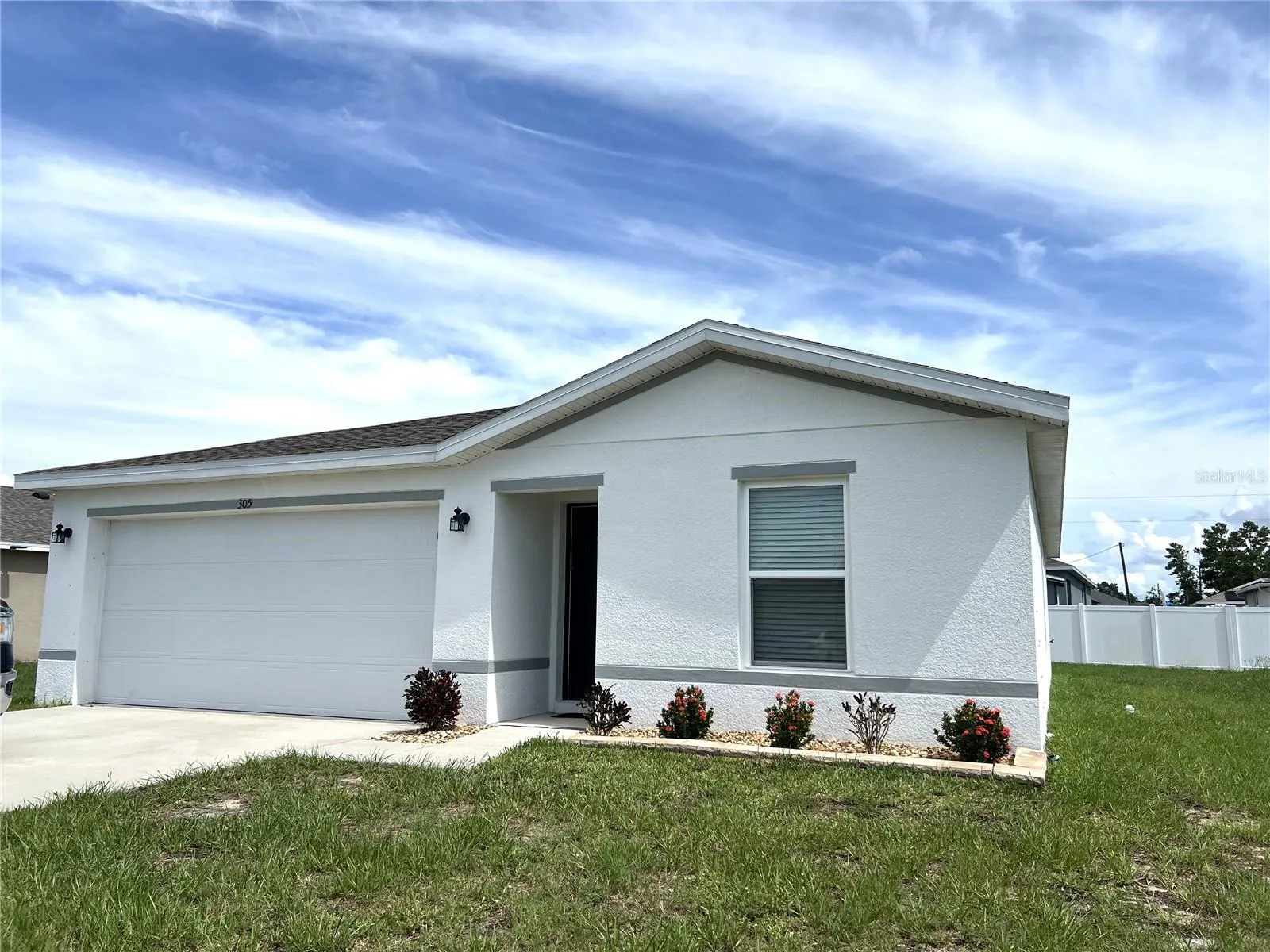 305 CAMELLIA CT